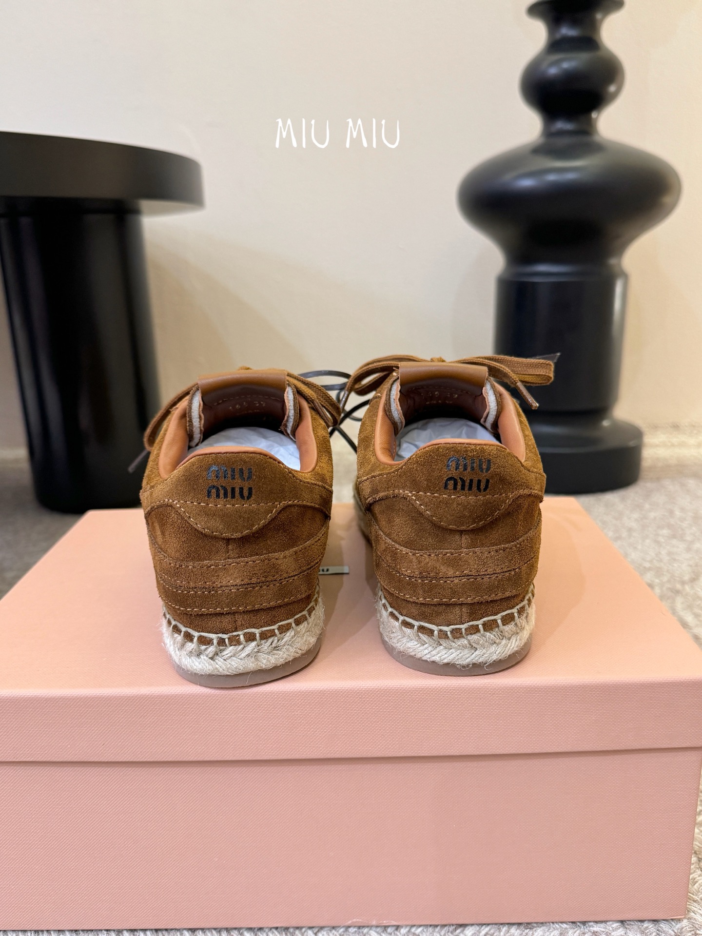 MiuMiu缪缪最新走秀款麻绳编织休闲鞋明星网红种草 国内外博主刷爆的一款 小红书种草系列 复古又时髦上