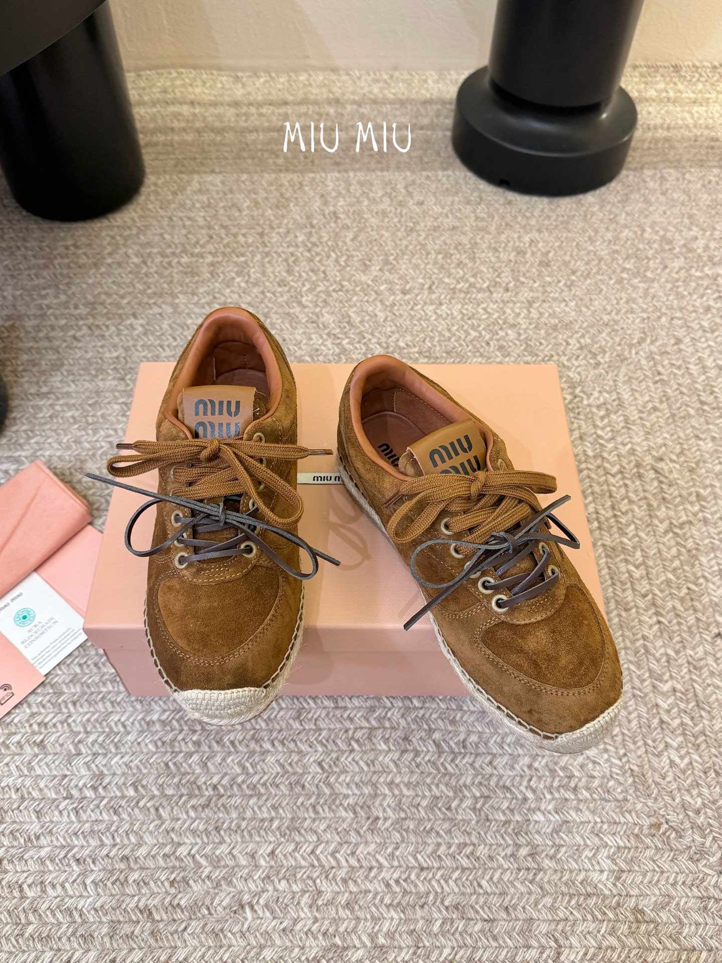 MiuMiu缪缪最新走秀款麻绳编织休闲鞋明星网红种草 国内外博主刷爆的一款 小红书种草系列 复古又时髦上