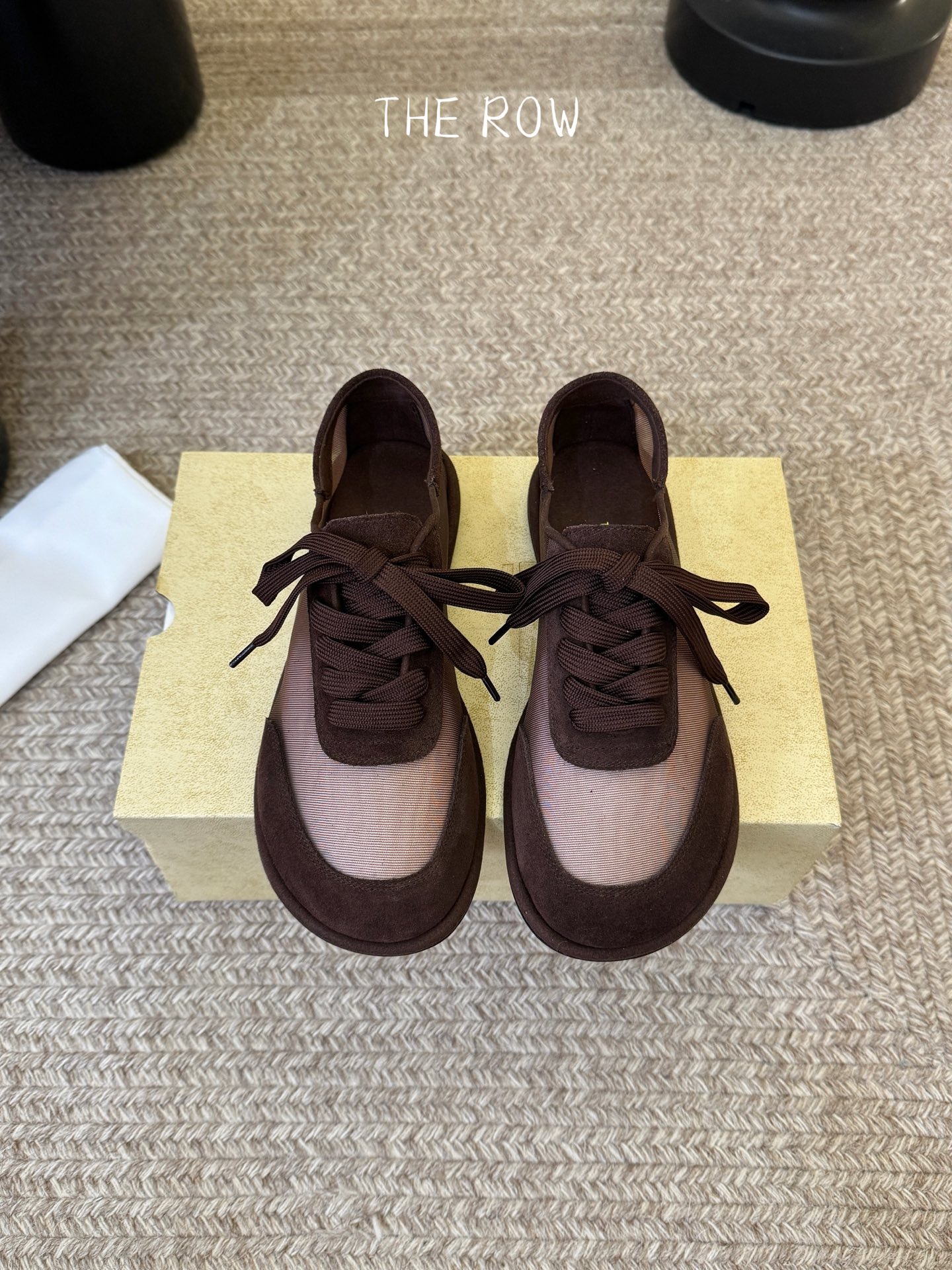 NO:789228,The Row mesh simple shoes have a fairy-like hazy beauty, high-end yet decent. You can also go out beautifully in summer with slippers. The sparkling and cute embellishments add a gorgeous and romantic feeling. They are easily attracted at a glance. They can be matched with a wide range of occasions and can show elegant charm in daily life or party activities. The upper material is imported mesh. Rubber outsole. Size 35 36 37 38 39  40 (40 is custom-made and non-refundable), casual shoes/sports shoes, sneakers, slippers19860909The Row网纱简约单鞋 自带仙气朦胧美,高级又不失体面,夏天穿个拖鞋也能美美的出街 闪闪惹人爱的点缀更增添了份华丽浪漫感很容易一眼就被吸引 搭配场合也挺广泛的日常或者派对活动都能展现优雅的魅力气质 鞋面材质进口网纱 橡胶大底 码数35 36 37 38 39 40(40定做不退换),休闲鞋/运动鞋,sneakers,slippers,Women's Shoes