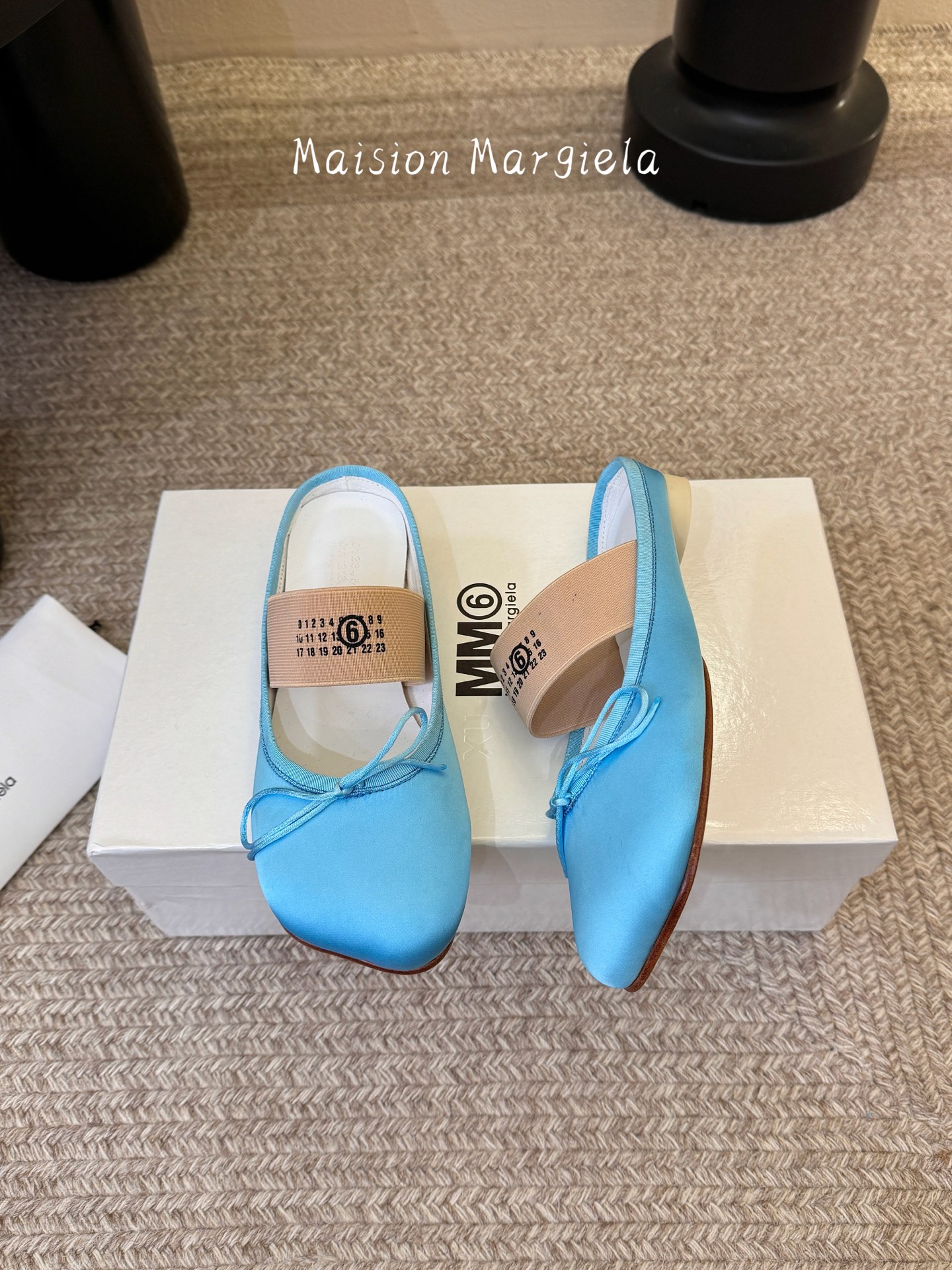 Maison Margie*马吉拉•分趾粗跟平底复古玛丽珍娃娃头苹果头芭蕾舞指鱼嘴单鞋棒了的版本 非常不