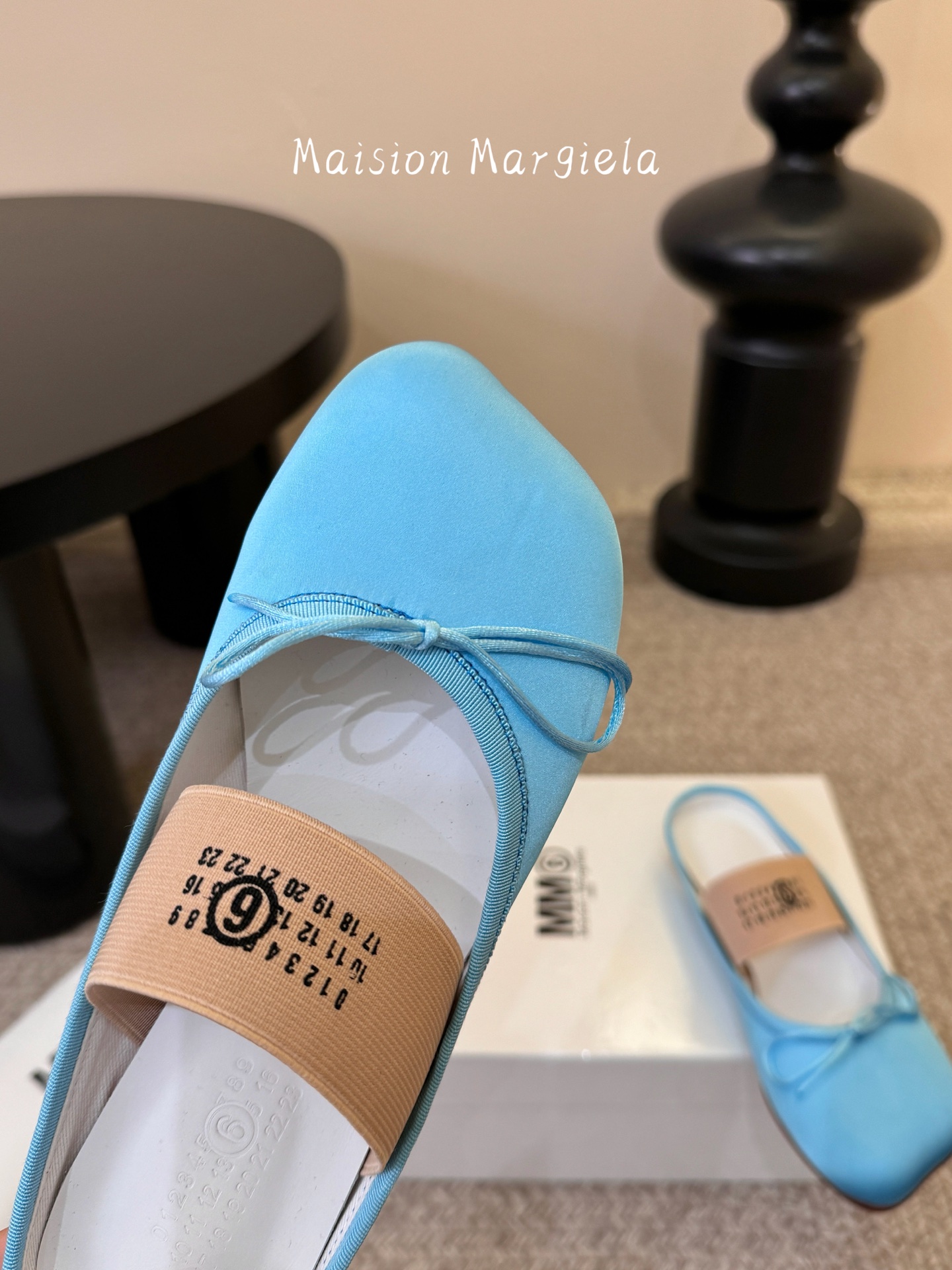 Maison Margie*马吉拉•分趾粗跟平底复古玛丽珍娃娃头苹果头芭蕾舞指鱼嘴单鞋棒了的版本 非常不