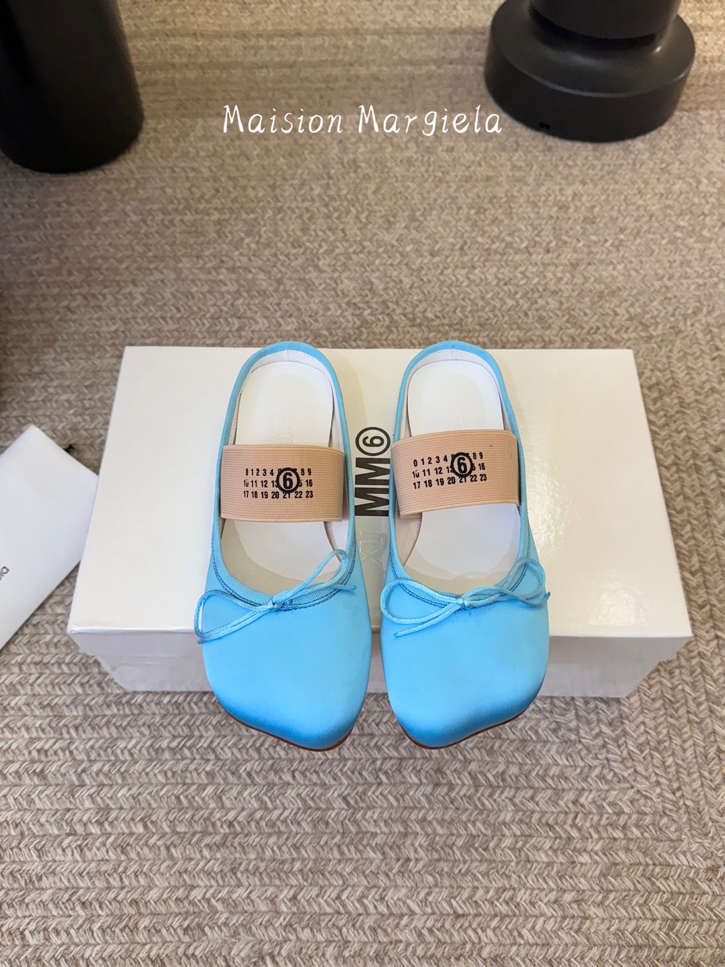 Maison Margie*马吉拉•分趾粗跟平底复古玛丽珍娃娃头苹果头芭蕾舞指鱼嘴单鞋棒了的版本 非常不