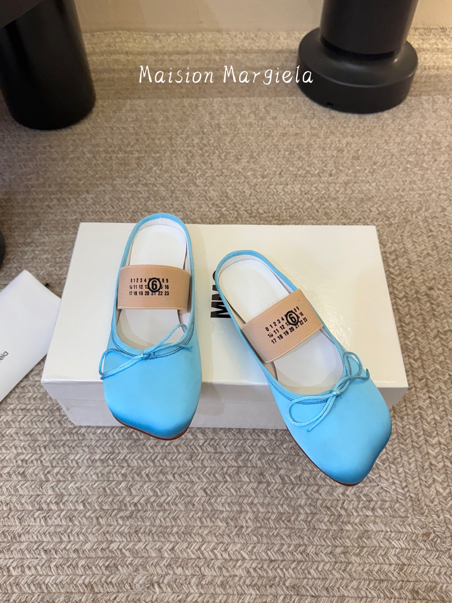 Maison Margie*马吉拉•分趾粗跟平底复古玛丽珍娃娃头苹果头芭蕾舞指鱼嘴单鞋棒了的版本 非常不