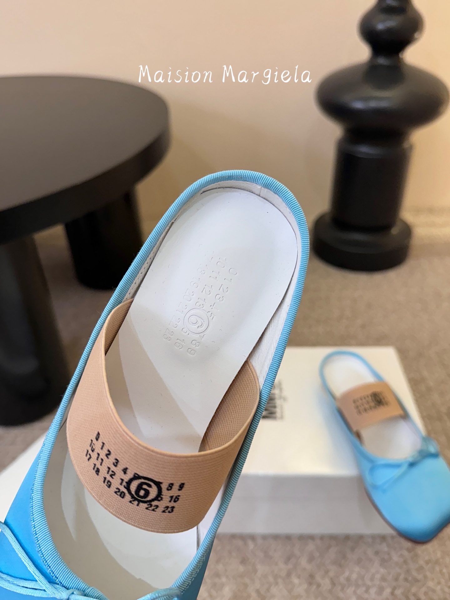 Maison Margie*马吉拉•分趾粗跟平底复古玛丽珍娃娃头苹果头芭蕾舞指鱼嘴单鞋棒了的版本 非常不