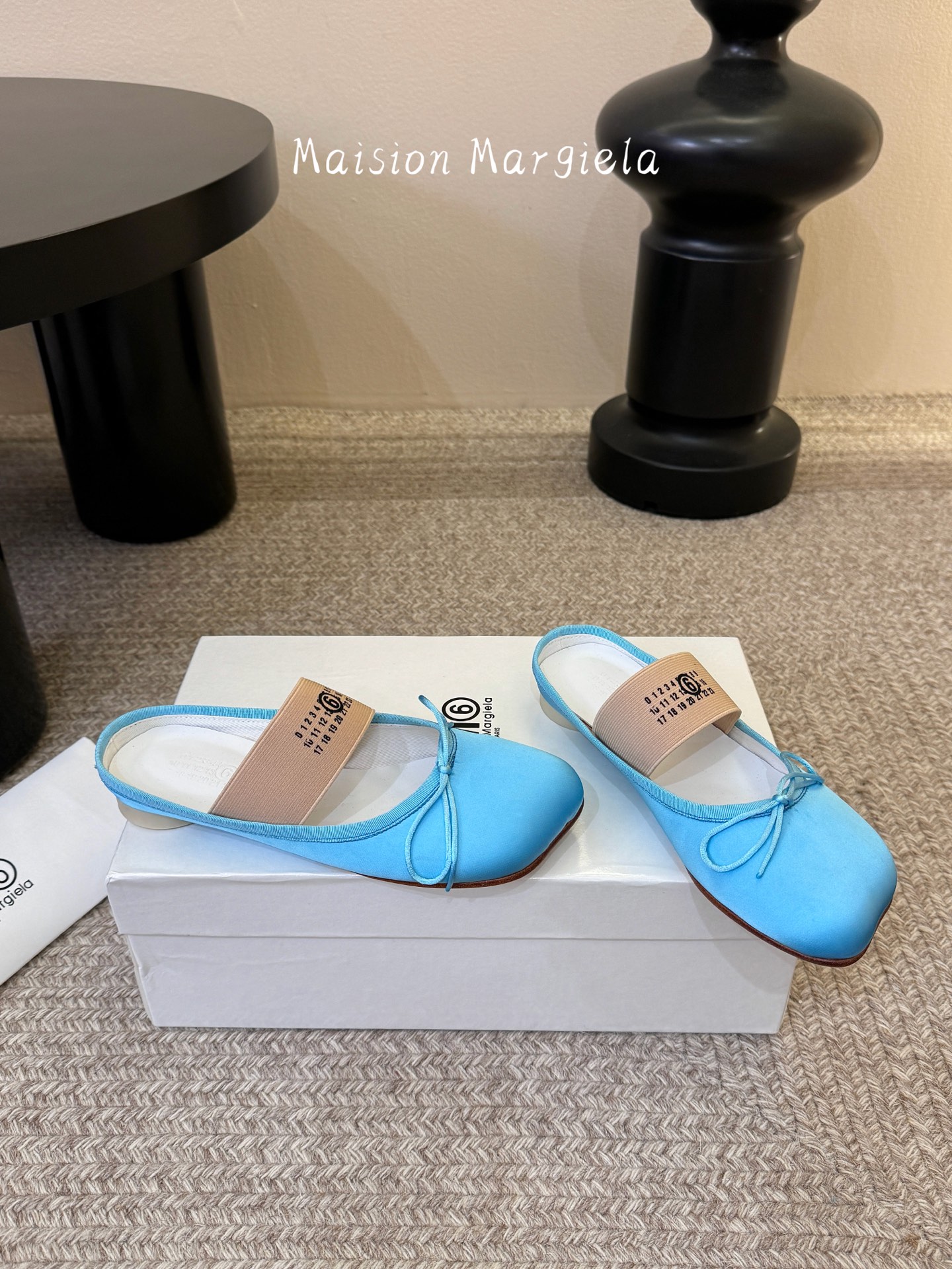 Maison Margie*马吉拉•分趾粗跟平底复古玛丽珍娃娃头苹果头芭蕾舞指鱼嘴单鞋棒了的版本 非常不