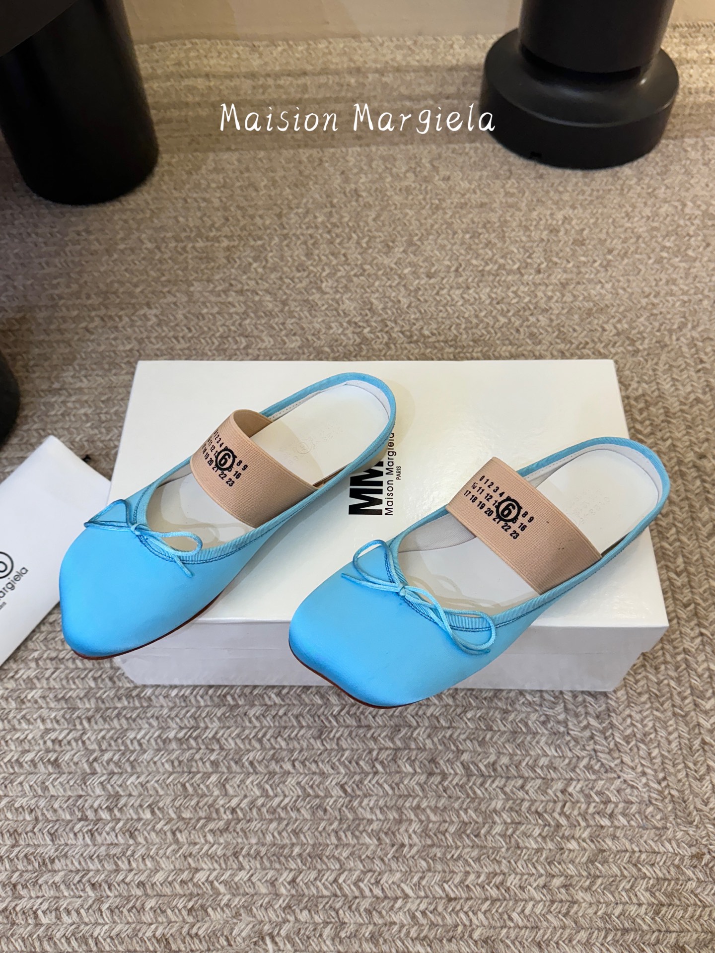 Maison Margie*马吉拉•分趾粗跟平底复古玛丽珍娃娃头苹果头芭蕾舞指鱼嘴单鞋棒了的版本 非常不