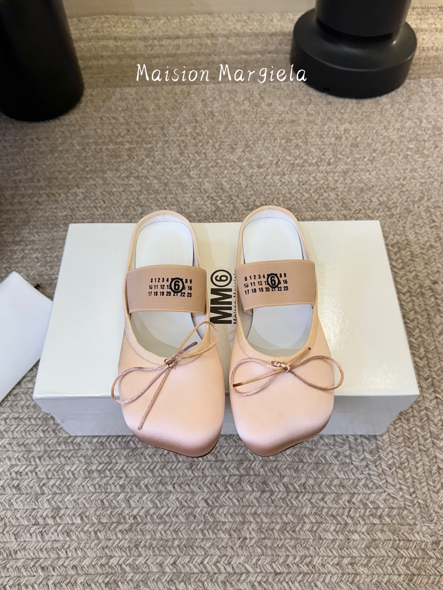 Maison Margie*马吉拉•分趾粗跟平底复古玛丽珍娃娃头苹果头芭蕾舞指鱼嘴单鞋棒了的版本 非常不