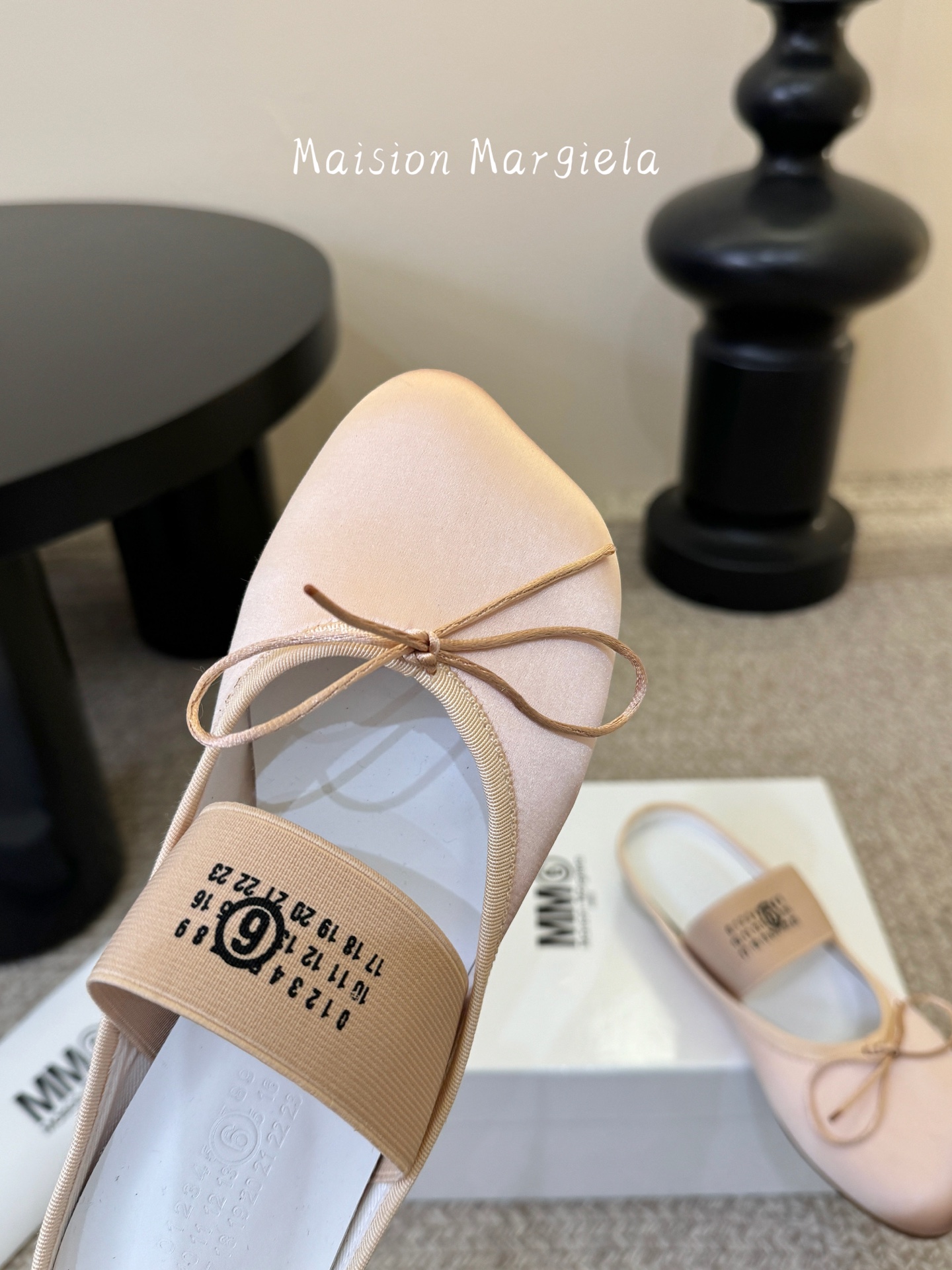 Maison Margie*马吉拉•分趾粗跟平底复古玛丽珍娃娃头苹果头芭蕾舞指鱼嘴单鞋棒了的版本 非常不