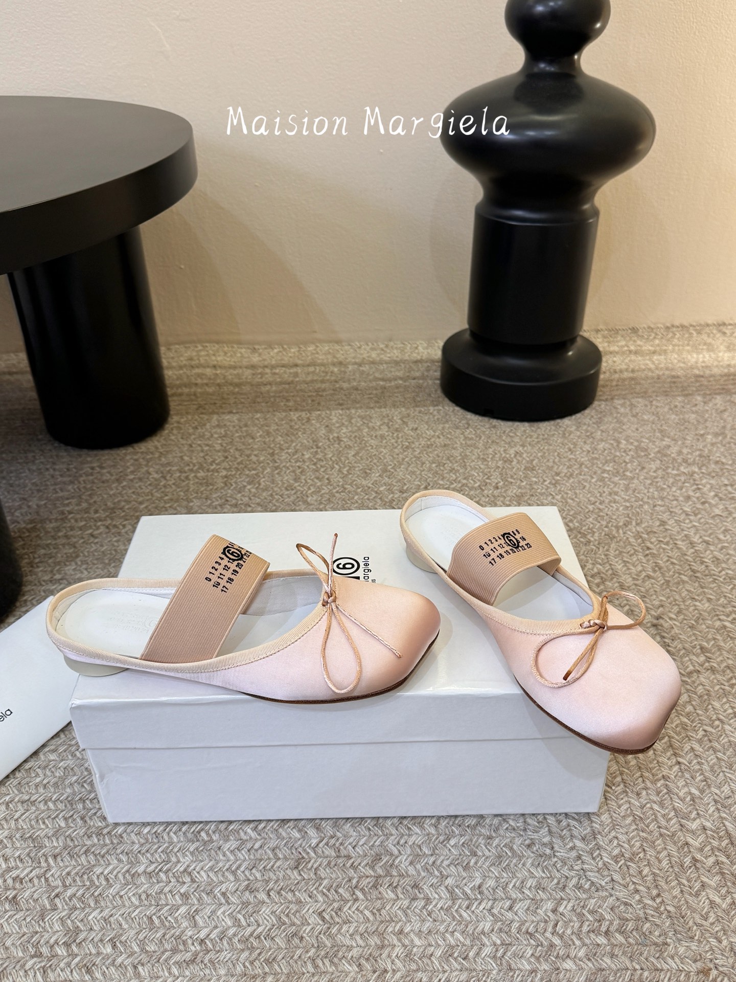 Maison Margie*马吉拉•分趾粗跟平底复古玛丽珍娃娃头苹果头芭蕾舞指鱼嘴单鞋棒了的版本 非常不