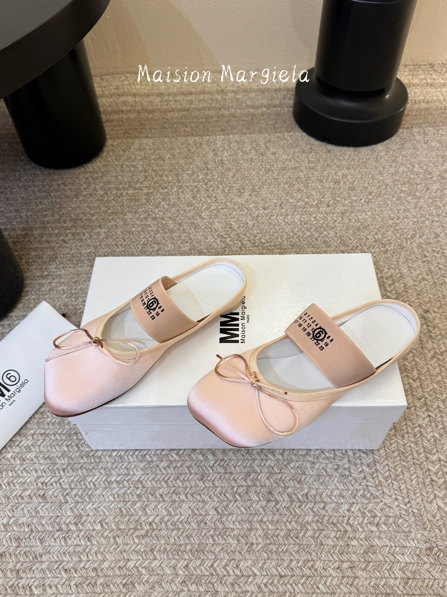 Maison Margie*马吉拉•分趾粗跟平底复古玛丽珍娃娃头苹果头芭蕾舞指鱼嘴单鞋棒了的版本 非常不