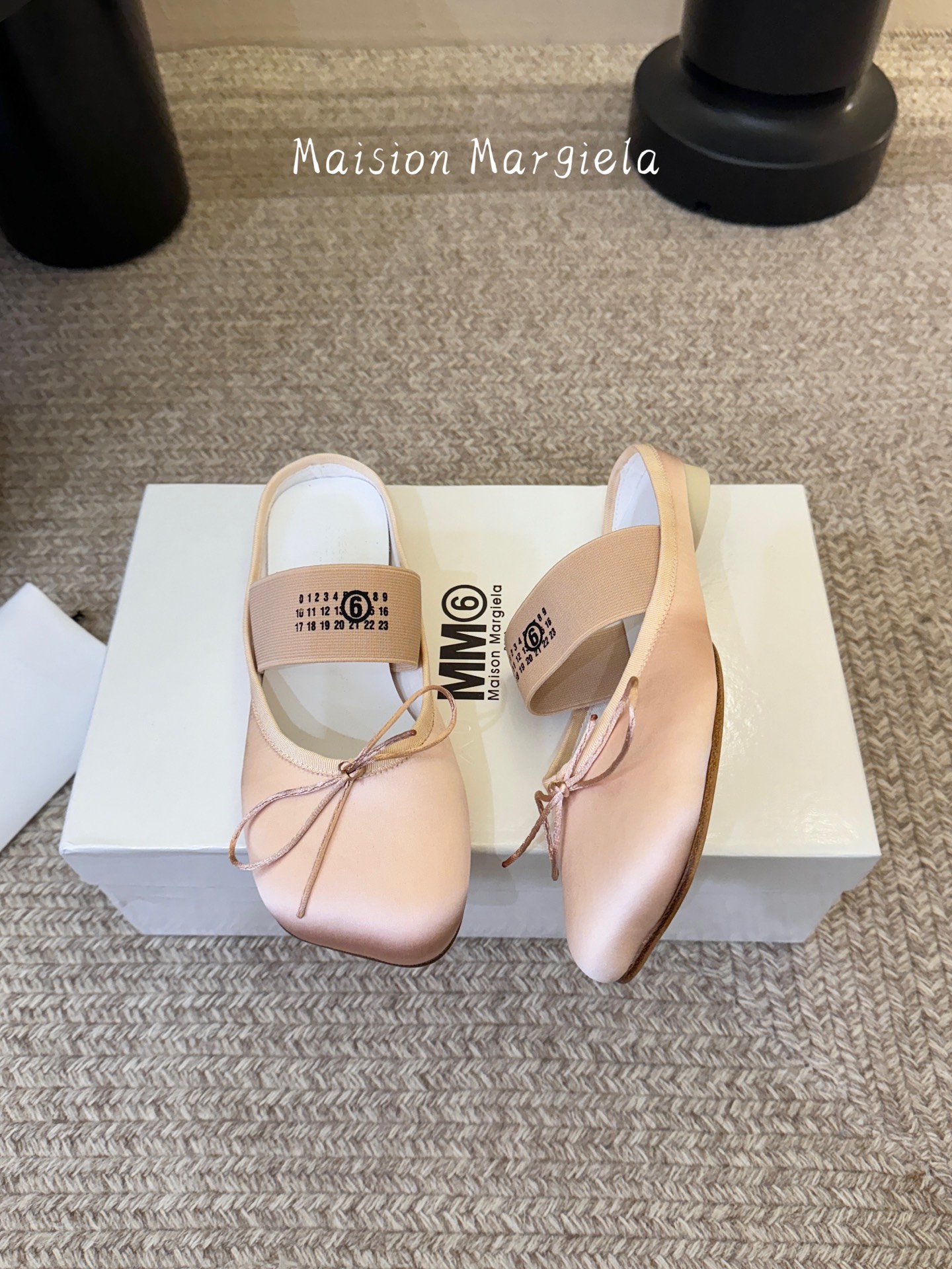 Maison Margie*马吉拉•分趾粗跟平底复古玛丽珍娃娃头苹果头芭蕾舞指鱼嘴单鞋棒了的版本 非常不