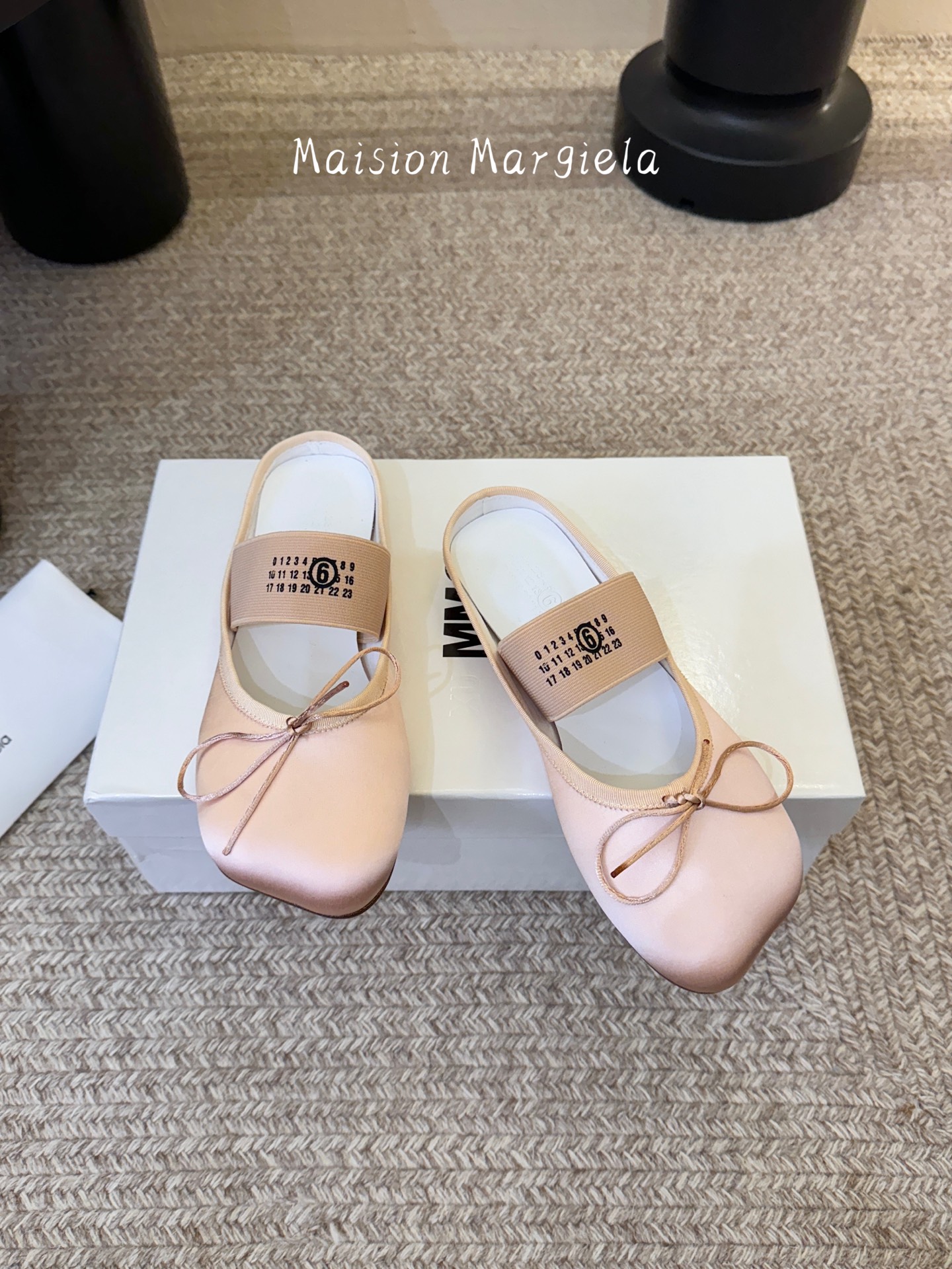 Maison Margie*马吉拉•分趾粗跟平底复古玛丽珍娃娃头苹果头芭蕾舞指鱼嘴单鞋棒了的版本 非常不