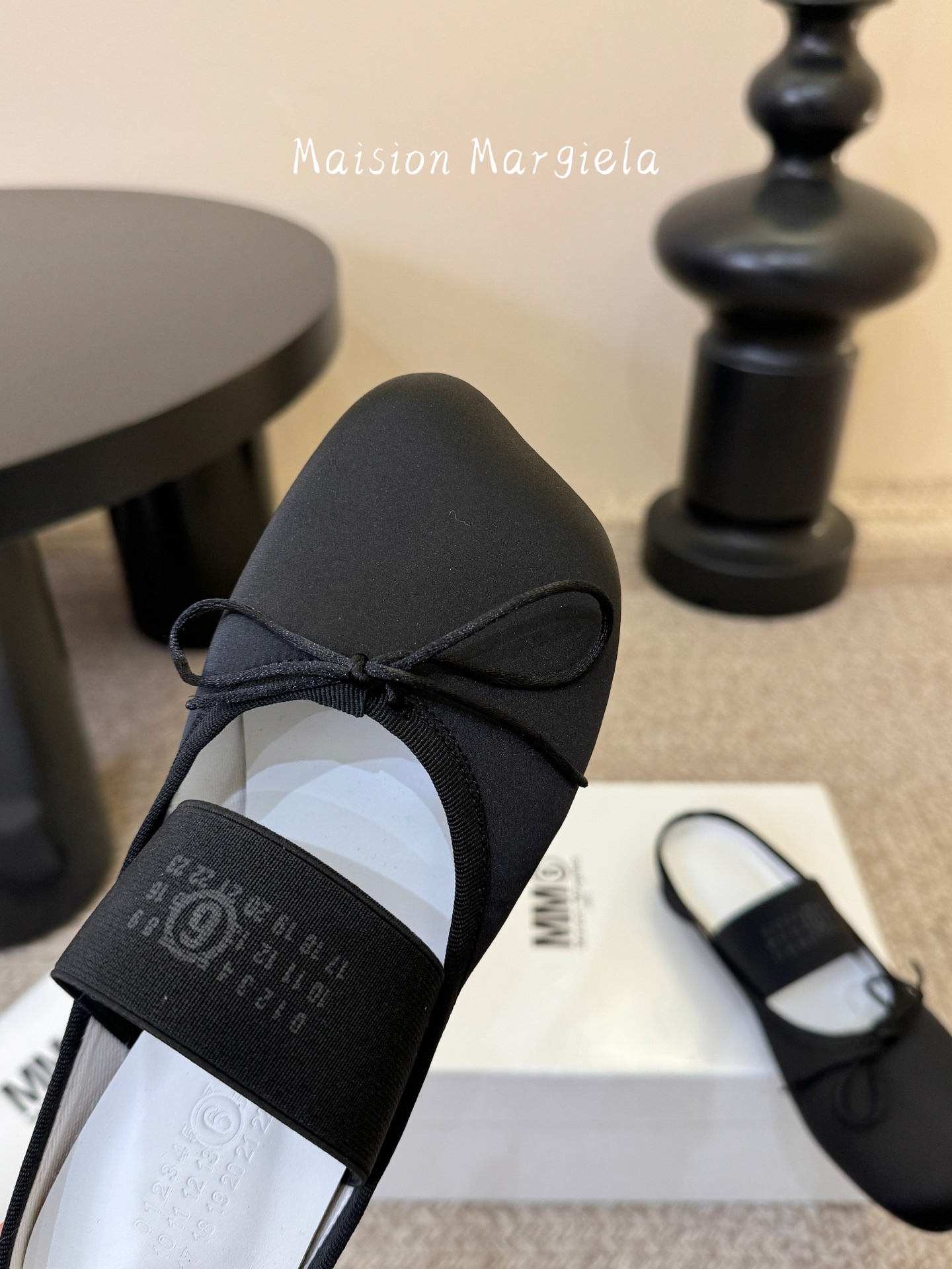 Maison Margie*马吉拉•分趾粗跟平底复古玛丽珍娃娃头苹果头芭蕾舞指鱼嘴单鞋棒了的版本 非常不