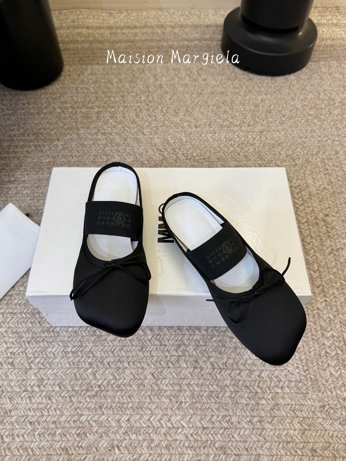 Maison Margie*马吉拉•分趾粗跟平底复古玛丽珍娃娃头苹果头芭蕾舞指鱼嘴单鞋棒了的版本 非常不