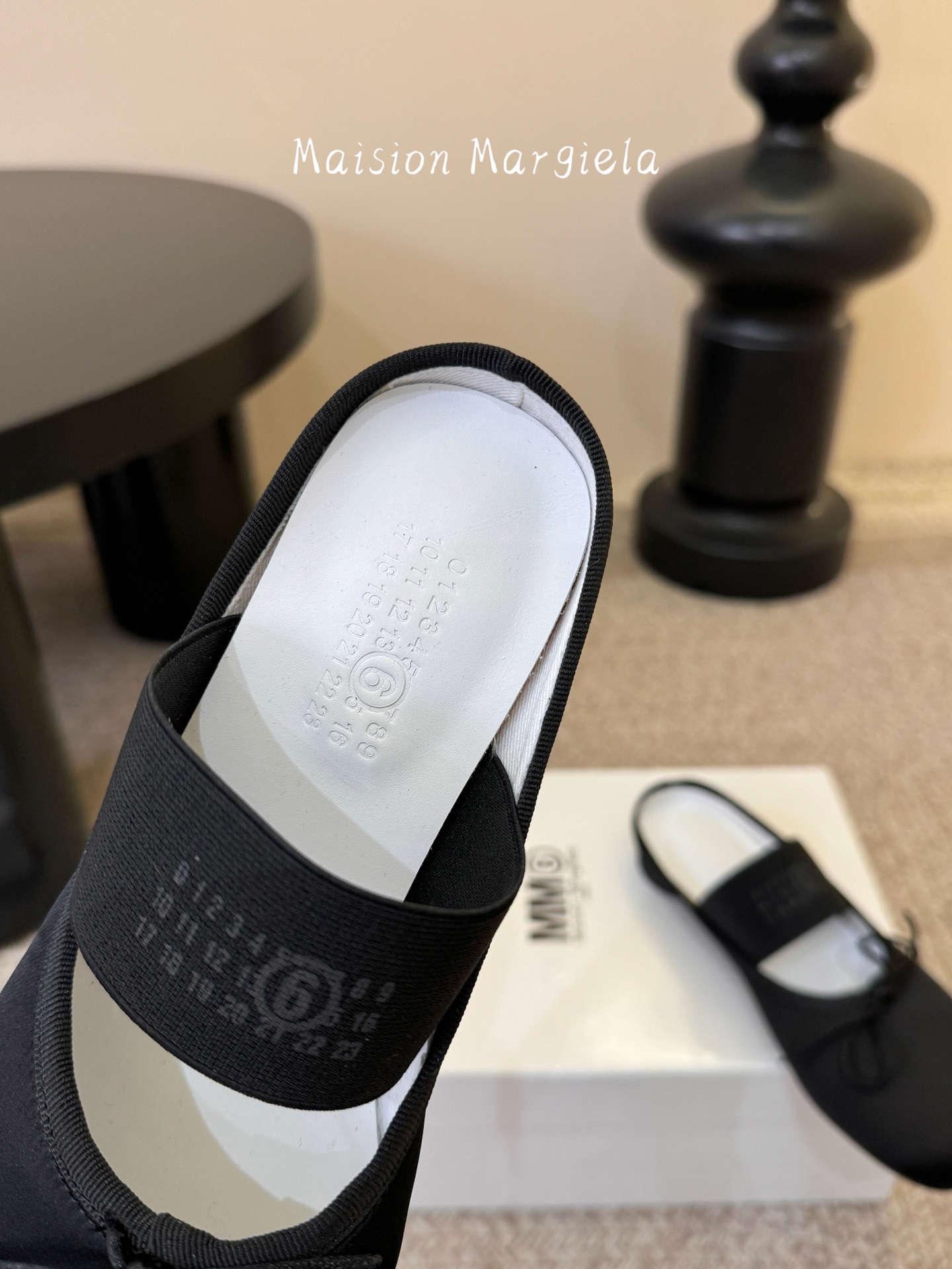 Maison Margie*马吉拉•分趾粗跟平底复古玛丽珍娃娃头苹果头芭蕾舞指鱼嘴单鞋棒了的版本 非常不