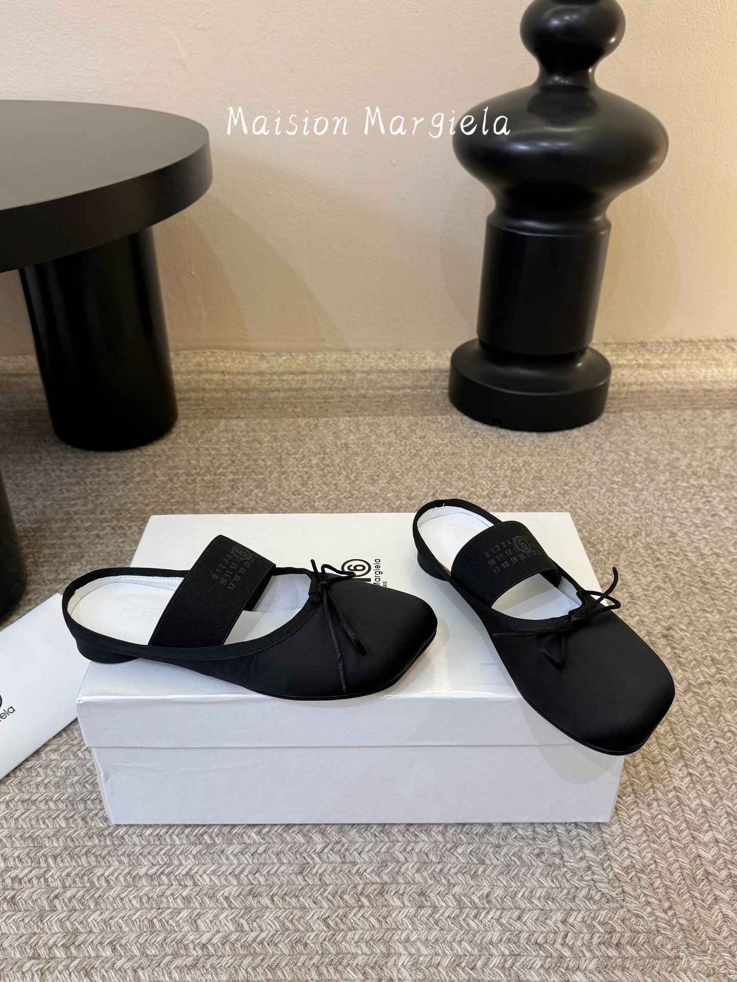 Maison Margie*马吉拉•分趾粗跟平底复古玛丽珍娃娃头苹果头芭蕾舞指鱼嘴单鞋棒了的版本 非常不