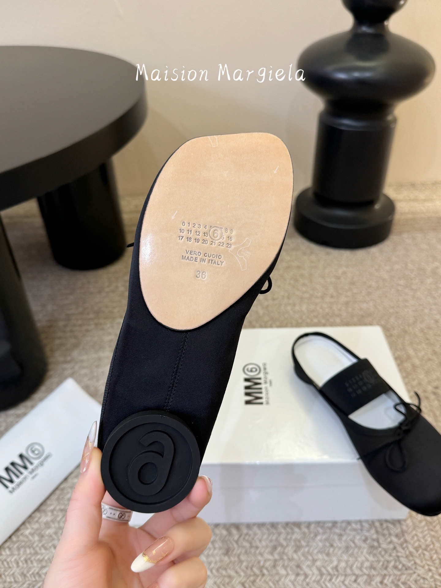 Maison Margie*马吉拉•分趾粗跟平底复古玛丽珍娃娃头苹果头芭蕾舞指鱼嘴单鞋棒了的版本 非常不