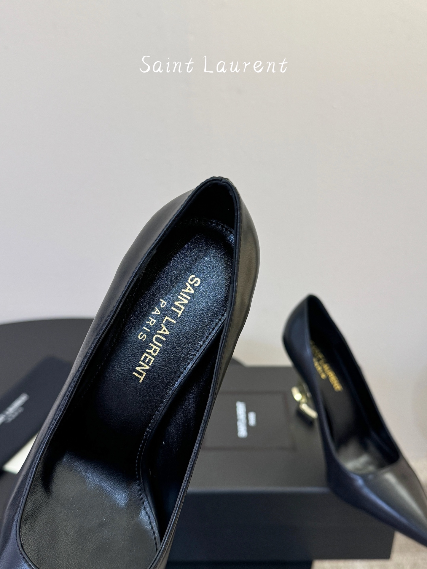 10.5cm YSL 圣罗兰时髦logo跟高跟鞋上新✔️✔️✔️唯有YSL最懂女人心！精致的鞋楦 原版开