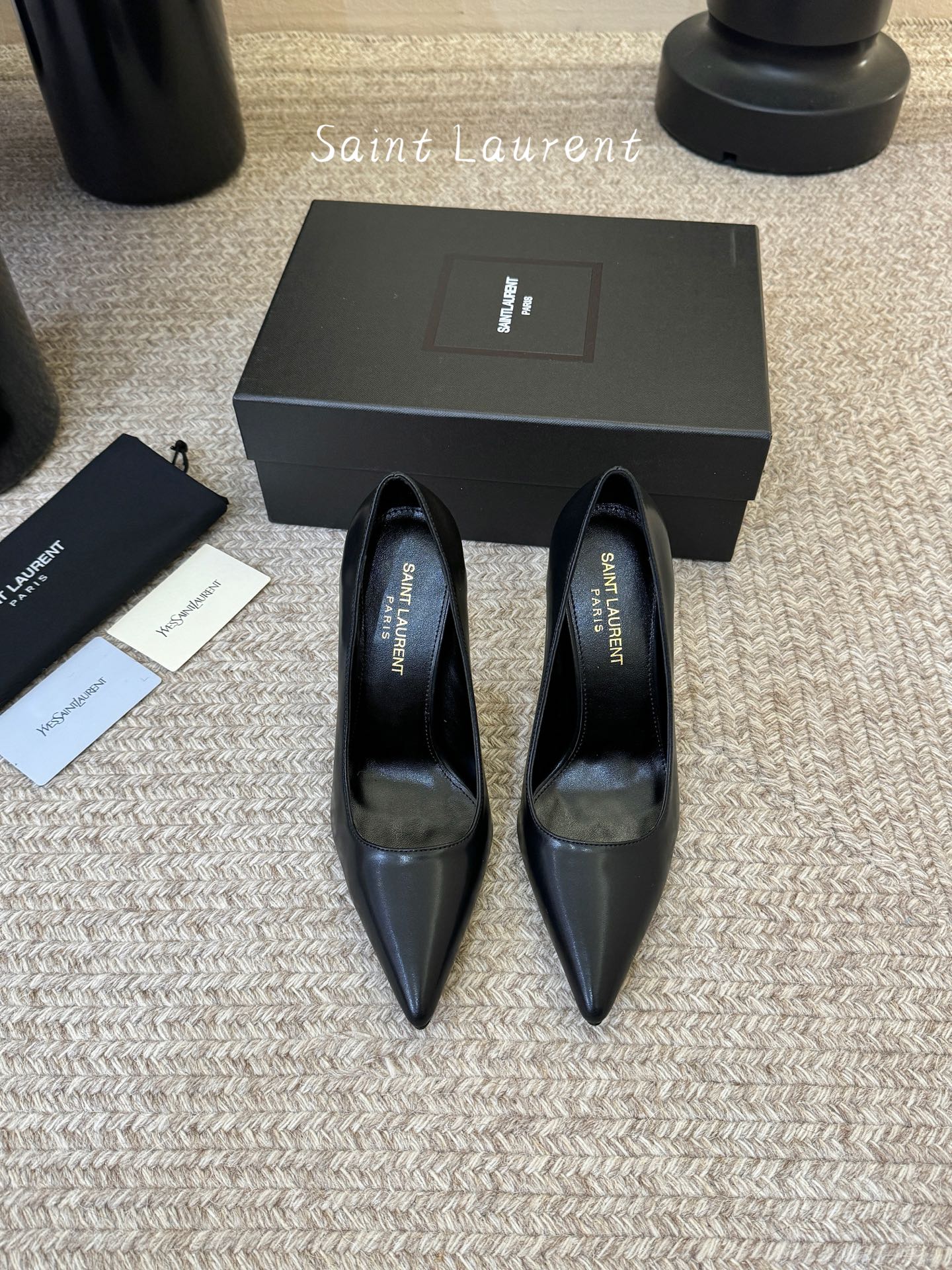 10.5cm YSL 圣罗兰时髦logo跟高跟鞋上新✔️✔️✔️唯有YSL最懂女人心！精致的鞋楦 原版开