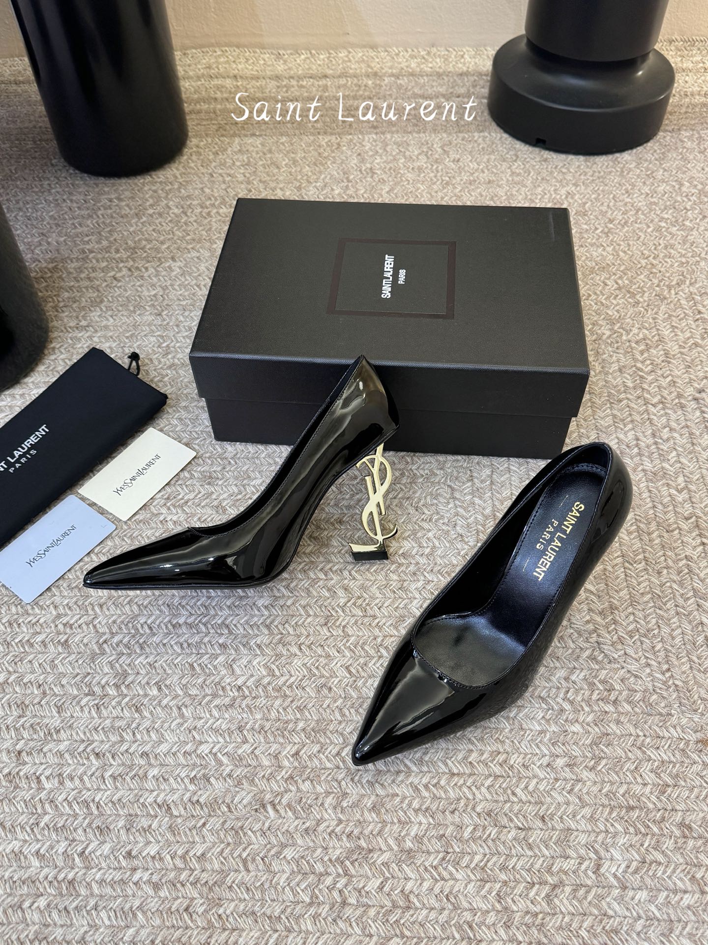 10.5cm YSL 圣罗兰时髦logo跟高跟鞋上新✔️✔️✔️唯有YSL最懂女人心！精致的鞋楦 原版开