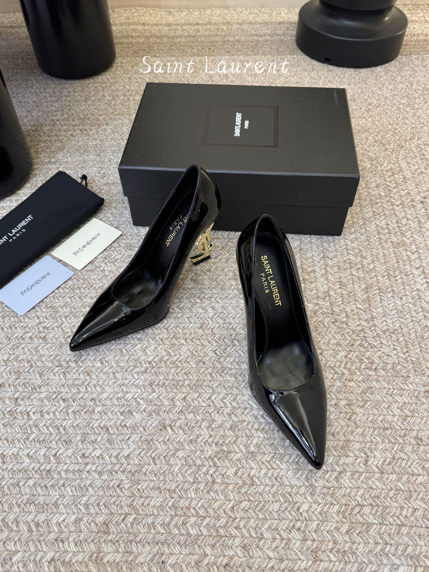 10.5cm YSL 圣罗兰时髦logo跟高跟鞋上新✔️✔️✔️唯有YSL最懂女人心！精致的鞋楦 原版开
