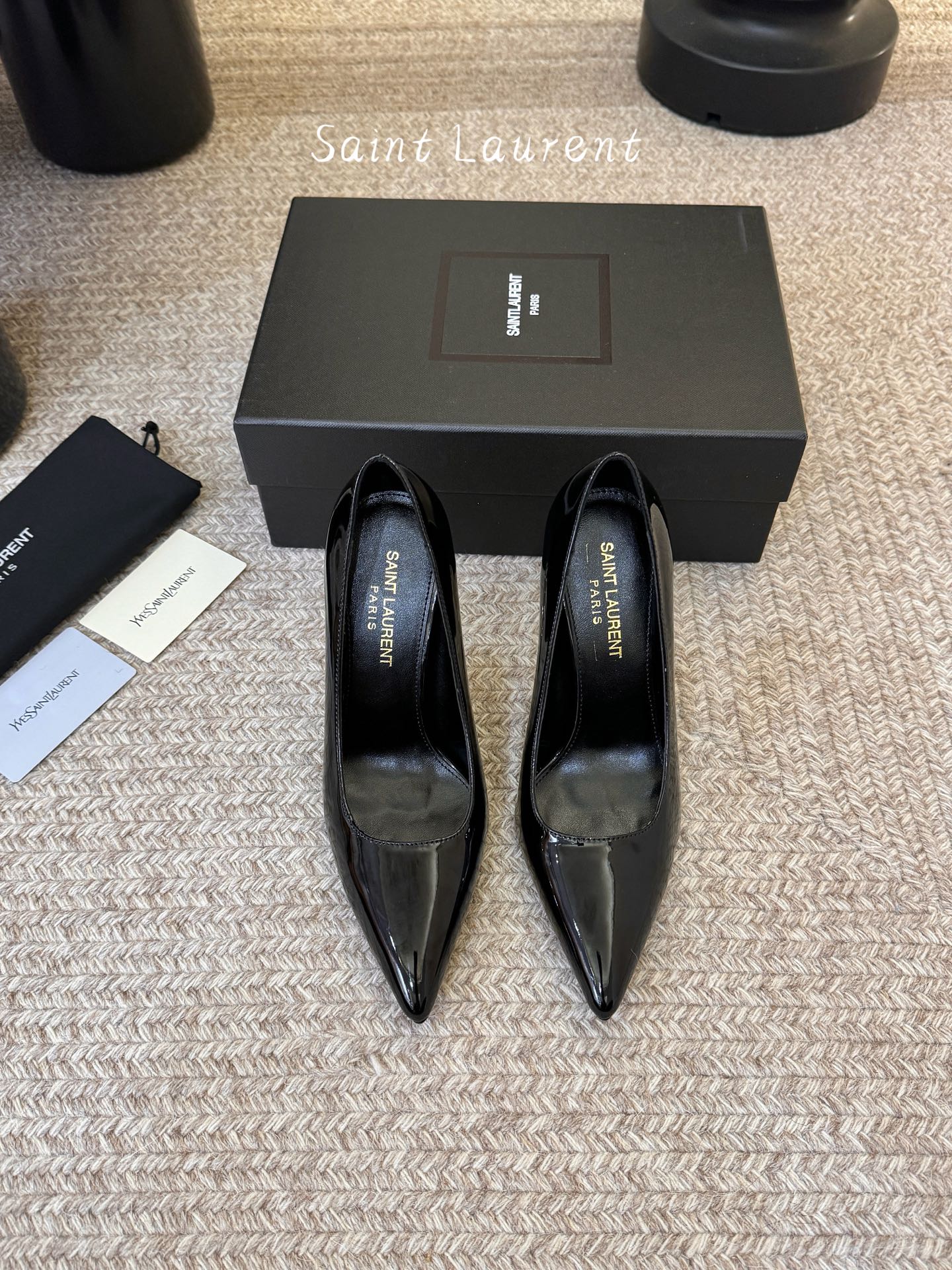 10.5cm YSL 圣罗兰时髦logo跟高跟鞋上新✔️✔️✔️唯有YSL最懂女人心！精致的鞋楦 原版开