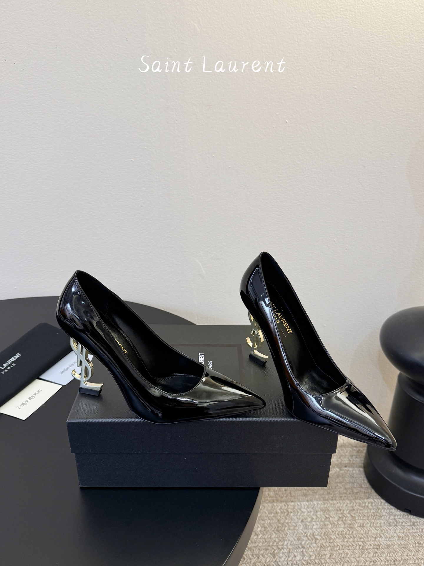 10.5cm YSL 圣罗兰时髦logo跟高跟鞋上新✔️✔️✔️唯有YSL最懂女人心！精致的鞋楦 原版开