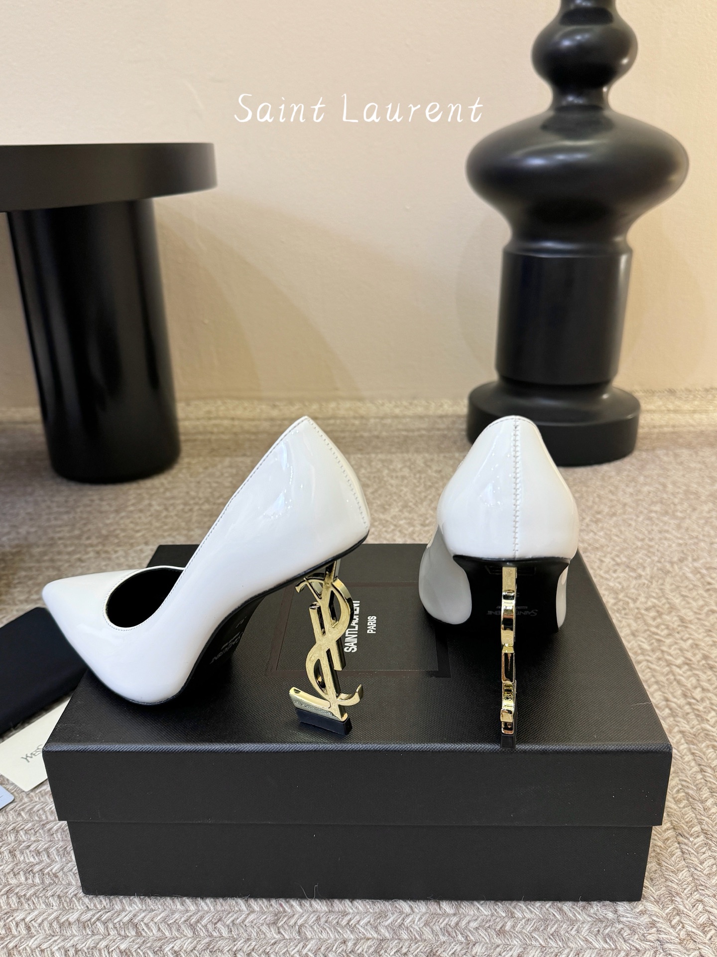 10.5cm YSL 圣罗兰时髦logo跟高跟鞋上新✔️✔️✔️唯有YSL最懂女人心！精致的鞋楦 原版开