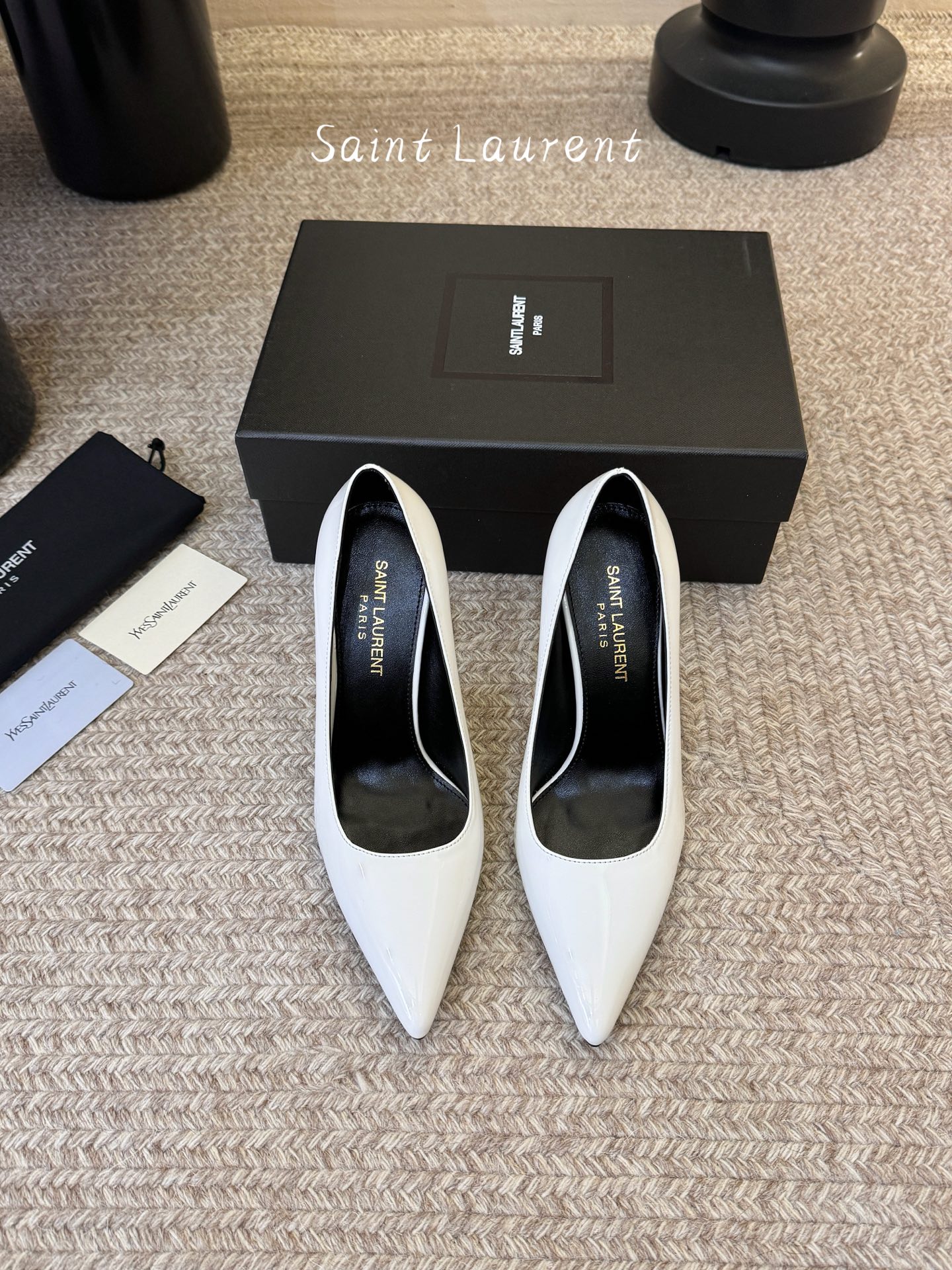 NO:787846,10.5cm YSL Yves Saint Laurent’s fashionable logo and high heels are new. Only YSL understands women’s hearts best!  The exquisite shoe last and the original molded custom logo heel are also the biggest highlights of this pair of shoes!  The upper is exquisite and high-end!  Full of goddess style, imported calf leather upper, cow patent leather, imported sheep leather lining, imported genuine leather outsole, height 10.5cm, color black lacquer with gold, black leather with black, code number 35-39, 4041 customization, high heels single shoes, saint laurent, saint laurent, high heels, cowhide, sheepskin, Leather soles1986090910.5cm YSL 圣罗兰时髦logo跟高跟鞋上新 唯有YSL最懂女人心！精致的鞋楦 原版开模定制Logo跟 也是这双鞋的最大亮点！上脚精致 高级！女神范十足 鞋面进口小牛皮 牛漆皮 内里进口绵羊皮 鞋底进口真皮大底 高度10.5cm 颜色黑漆配金、黑皮配黑 码数35-39 4041定制,高跟鞋单鞋,saint laurent,saint laurent,high heels,cowhide,sheepskin,Leather soles,Women's Shoes