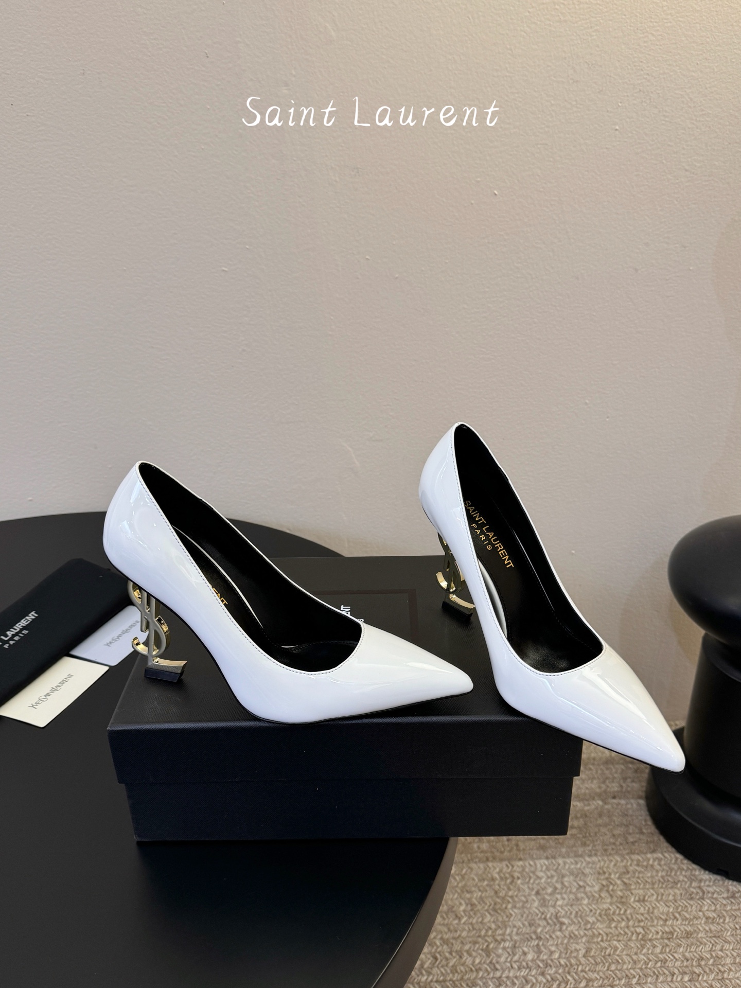 10.5cm YSL 圣罗兰时髦logo跟高跟鞋上新✔️✔️✔️唯有YSL最懂女人心！精致的鞋楦 原版开