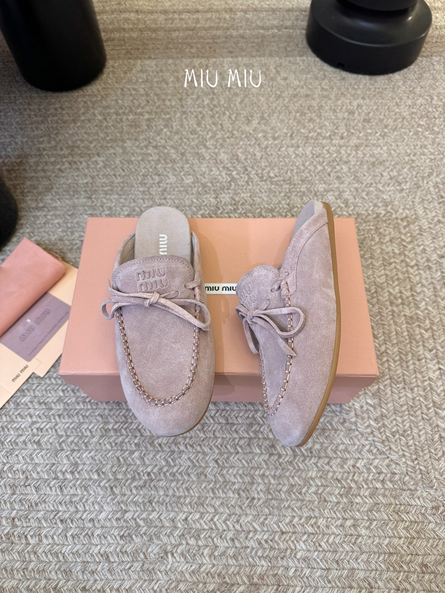 𝑀𝑖𝑢𝑀𝑖×𝐵𝑎𝑙𝑎𝑛𝑐缪 缪 新款包拖鞋系列上新★★★★★ 舒适度与时髦度并存的开挂全新系列，设计搭配