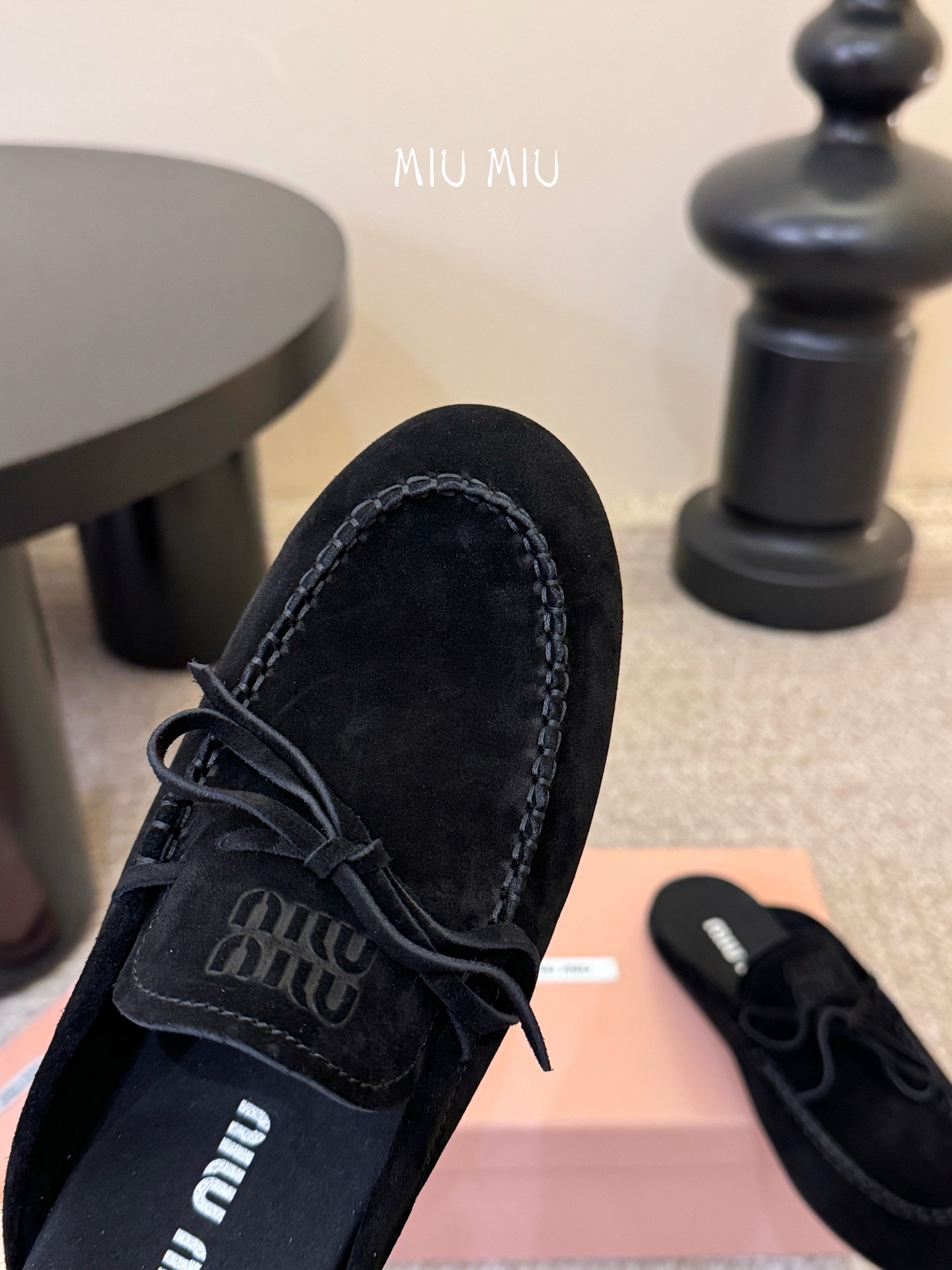 𝑀𝑖𝑢𝑀𝑖×𝐵𝑎𝑙𝑎𝑛𝑐缪 缪 新款包拖鞋系列上新★★★★★ 舒适度与时髦度并存的开挂全新系列，设计搭配