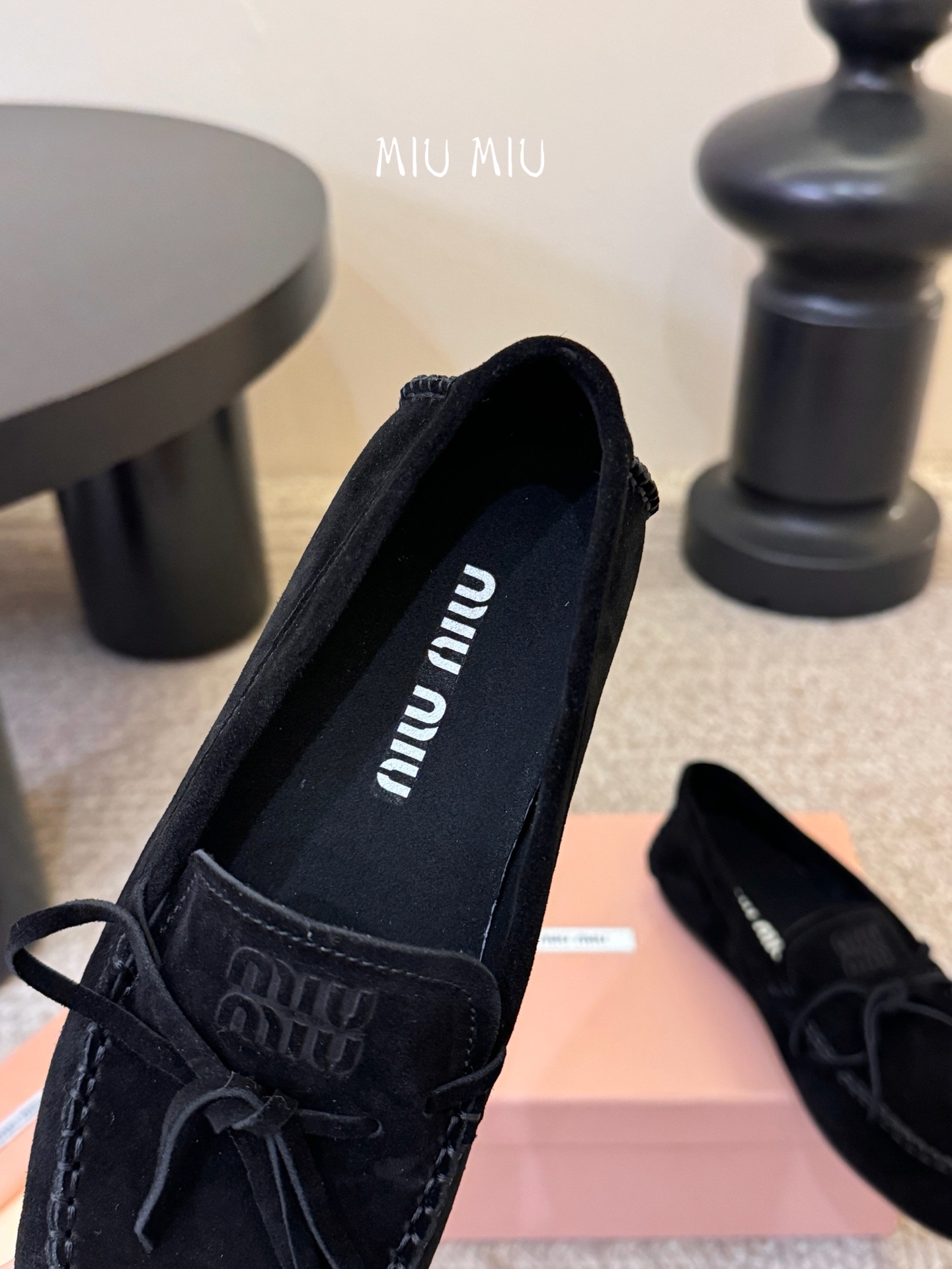 𝑀𝑖𝑢𝑀𝑖×𝐵𝑎𝑙𝑎𝑛𝑐缪 缪 新款包拖鞋系列上新★★★★★ 舒适度与时髦度并存的开挂全新系列，设计搭配