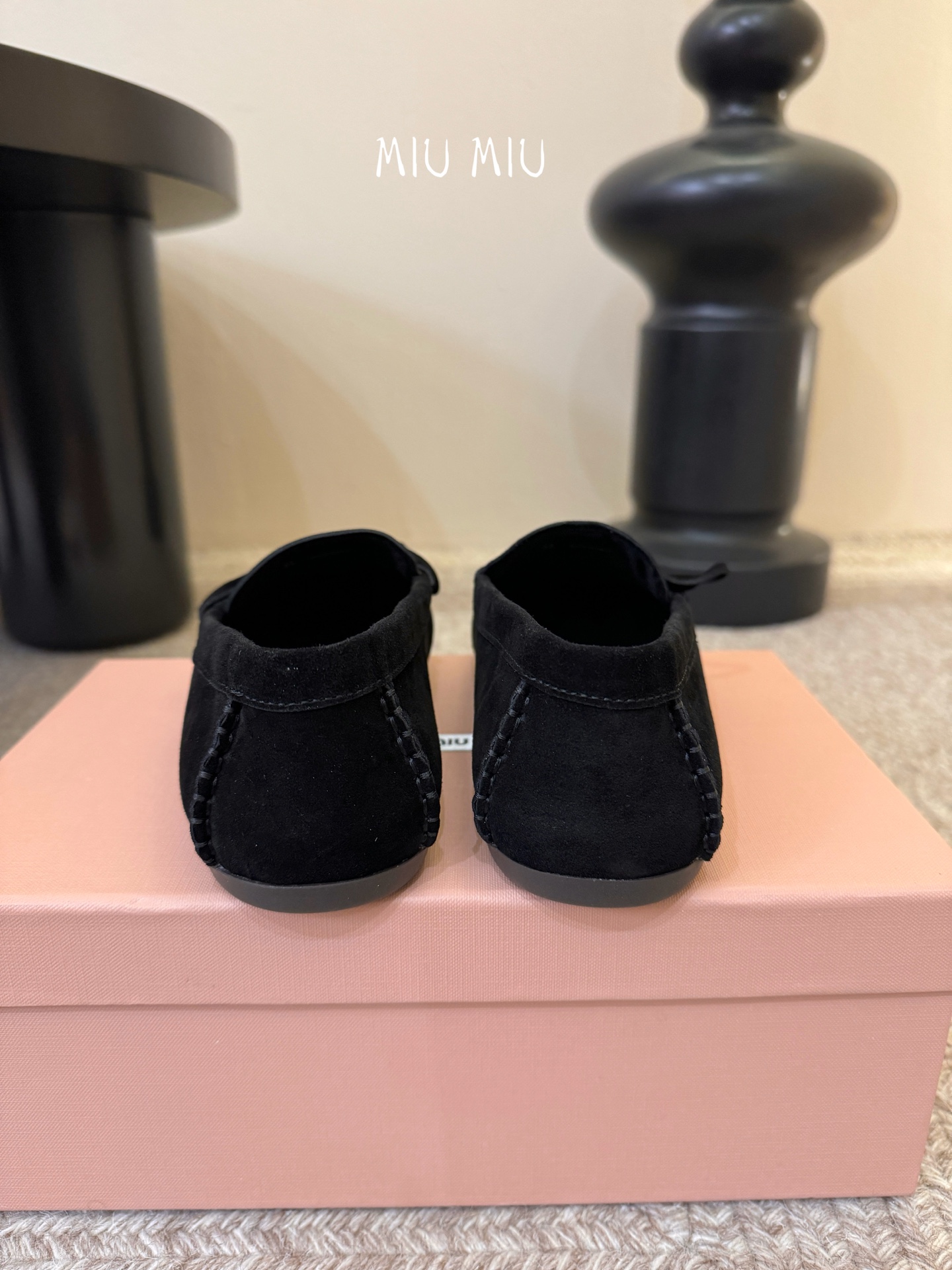 𝑀𝑖𝑢𝑀𝑖×𝐵𝑎𝑙𝑎𝑛𝑐缪 缪 新款包拖鞋系列上新★★★★★ 舒适度与时髦度并存的开挂全新系列，设计搭配