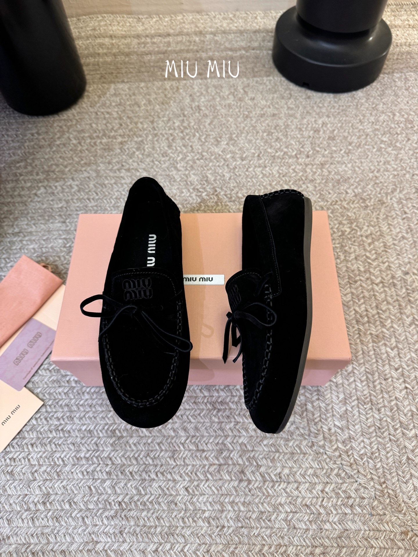 𝑀𝑖𝑢𝑀𝑖×𝐵𝑎𝑙𝑎𝑛𝑐缪 缪 新款包拖鞋系列上新★★★★★ 舒适度与时髦度并存的开挂全新系列，设计搭配