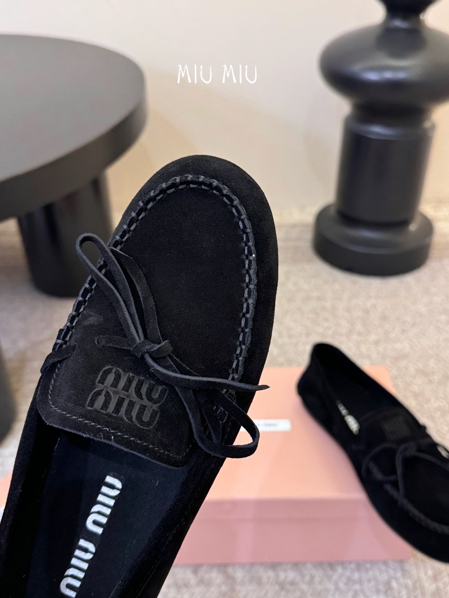 𝑀𝑖𝑢𝑀𝑖×𝐵𝑎𝑙𝑎𝑛𝑐缪 缪 新款包拖鞋系列上新★★★★★ 舒适度与时髦度并存的开挂全新系列，设计搭配