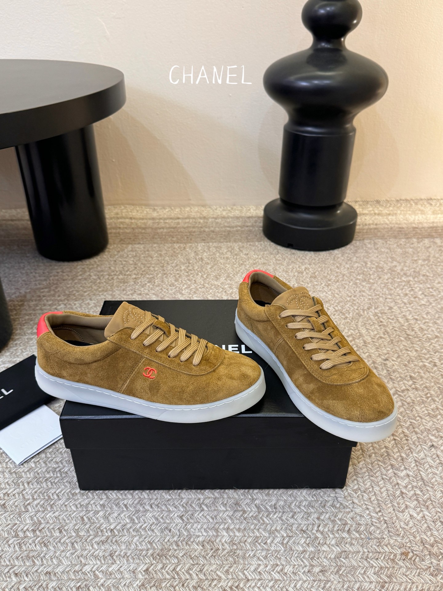 CHANEL香奈儿26S 新款休闲运动鞋专柜同步 专柜非常火爆 非常难买的一款鞋 全网最火的厚底熊猫鞋 