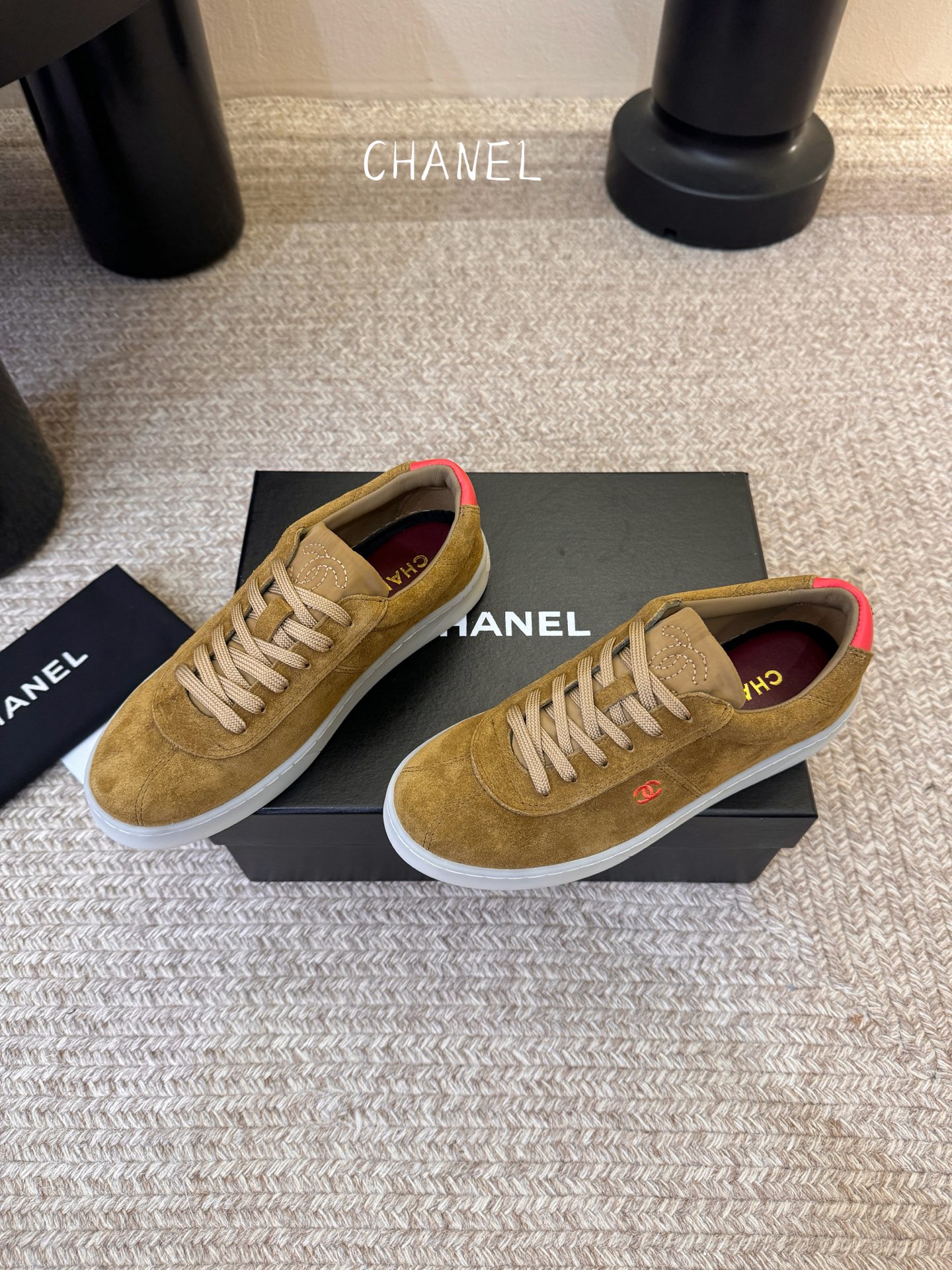 CHANEL香奈儿26S 新款休闲运动鞋专柜同步 专柜非常火爆 非常难买的一款鞋 全网最火的厚底熊猫鞋 