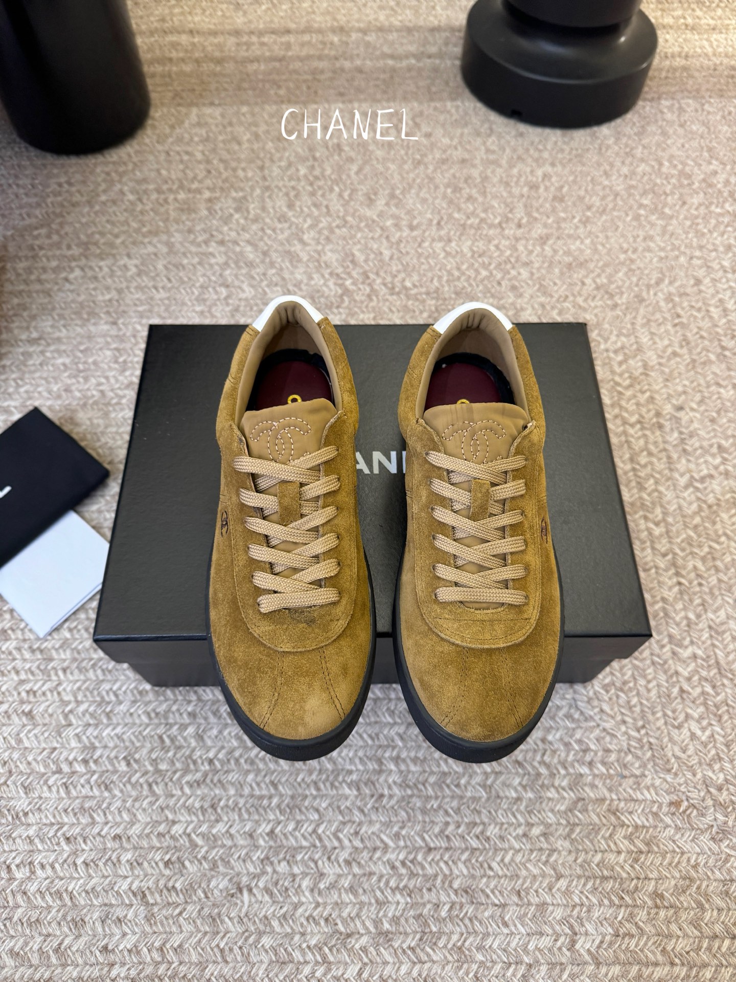 NO:789223,CHANEL Chanel 26S new casual sports shoes are synchronized with the counter. The counter is very popular. A shoe that is very difficult to buy. The most popular thick-soled panda shoes on the Internet. The classics are constantly upgraded. Every color is so beautiful. It is easy to imagine that Xiaoxiang control can’t miss it. It has both good looks and comfort. Simple and versatile. The bean thick sole increases the height and is super versatile. Whoever wears it will look better. Upper Niu Jing outsole. Original outsole. Size: 35-40 (41)  40 customized, casual shoes/sports shoes, chanel, chanel, sneakers19860909CHANEL香奈儿26S 新款休闲运动鞋 专柜同步 专柜非常火爆 非常难买的一款鞋 全网最火的厚底熊猫鞋 经典不断升级 每个色太好看了 可想而知小香控不可错过的 颜值与舒适并存的 简约百搭 豆豆厚底增高超级百搭,闭眼入,谁穿谁好看  鞋面牛京 大底原版大底 码数:35-40（41 40定做,休闲鞋/运动鞋,chanel,chanel,sneakers,Women's Shoes