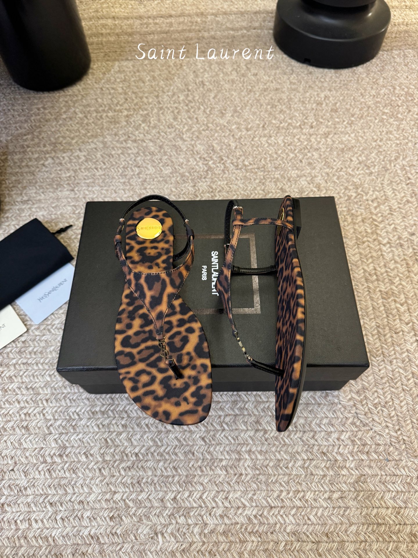 YSL 圣罗兰 SAINT LAURENT 新款凉鞋很难不爱这款啊... 真的炒鸡喜欢！懂货的姐妹可以 