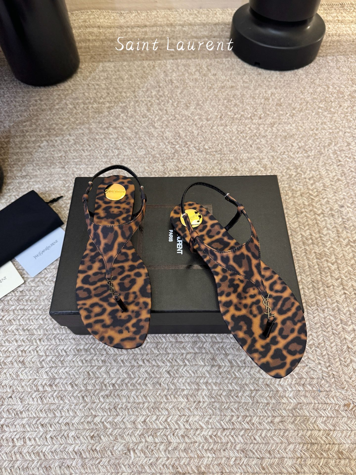 YSL 圣罗兰 SAINT LAURENT 新款凉鞋很难不爱这款啊... 真的炒鸡喜欢！懂货的姐妹可以 