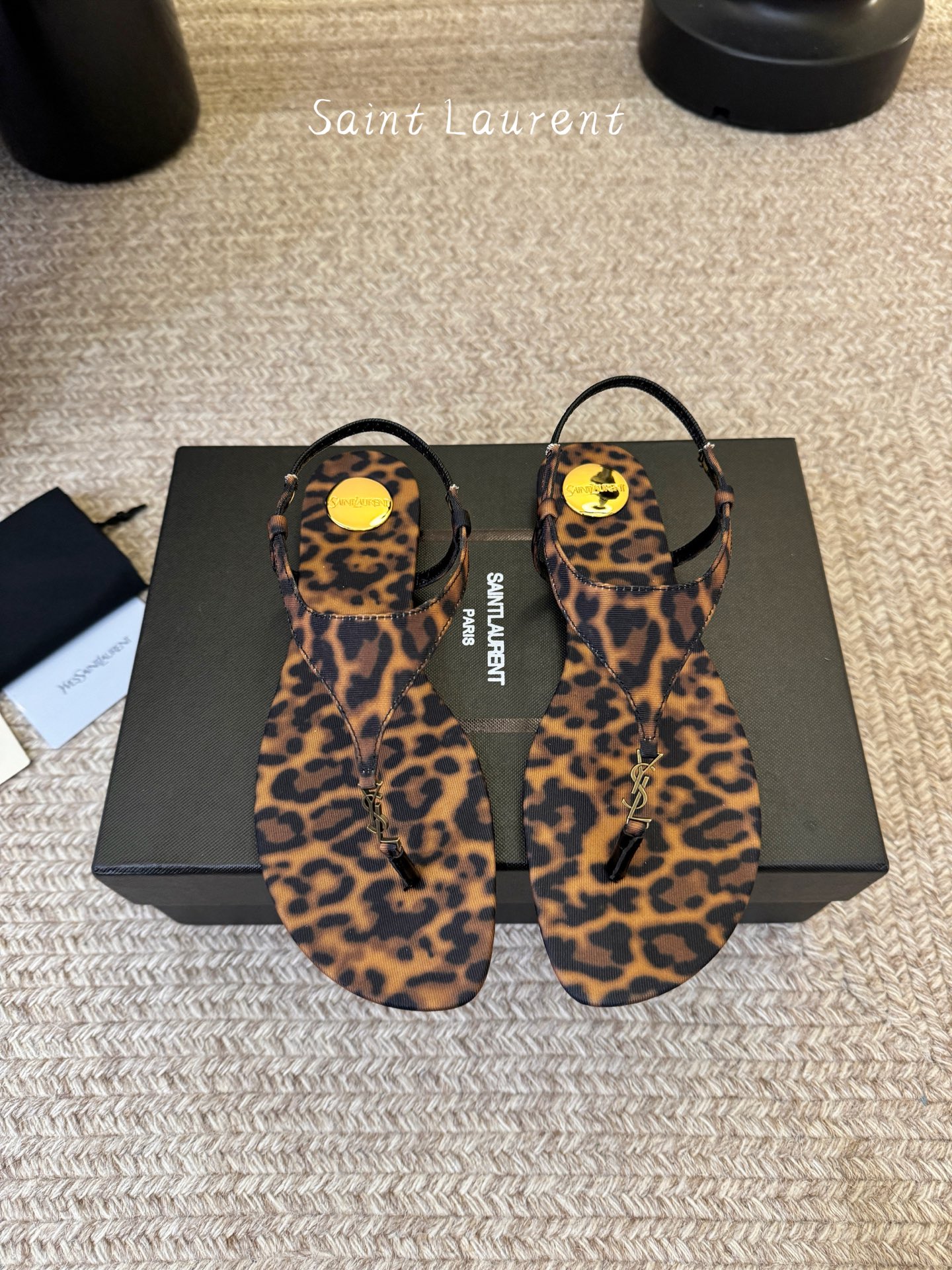 YSL 圣罗兰 SAINT LAURENT 新款凉鞋很难不爱这款啊... 真的炒鸡喜欢！懂货的姐妹可以 