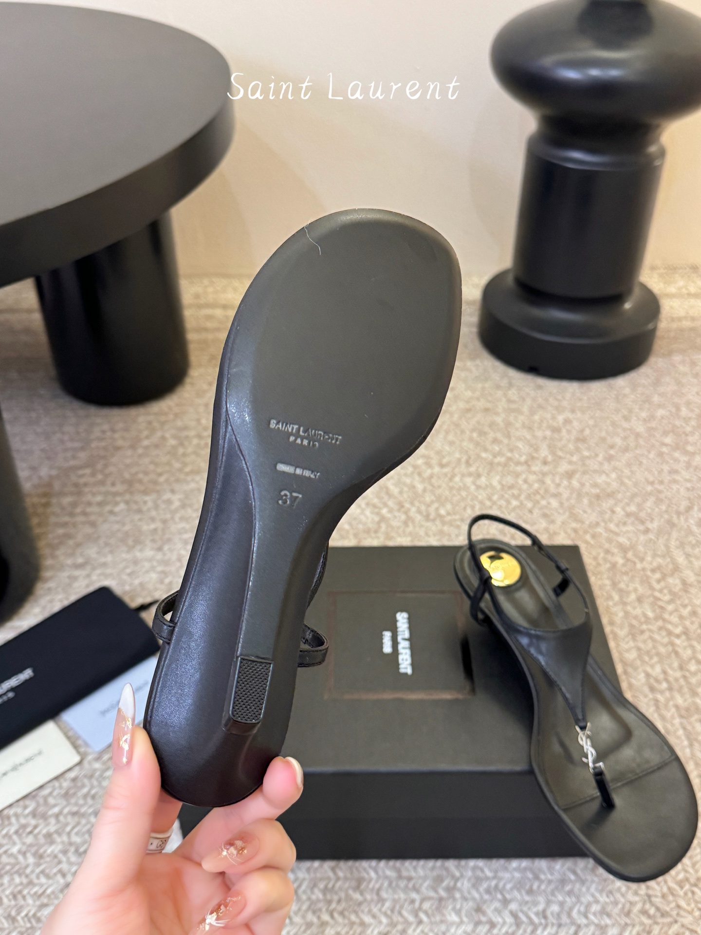 YSL 圣罗兰 SAINT LAURENT 新款凉鞋很难不爱这款啊... 真的炒鸡喜欢！懂货的姐妹可以 