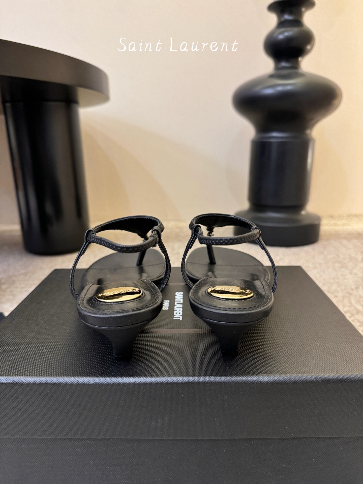 YSL 圣罗兰 SAINT LAURENT 新款凉鞋很难不爱这款啊... 真的炒鸡喜欢！懂货的姐妹可以 