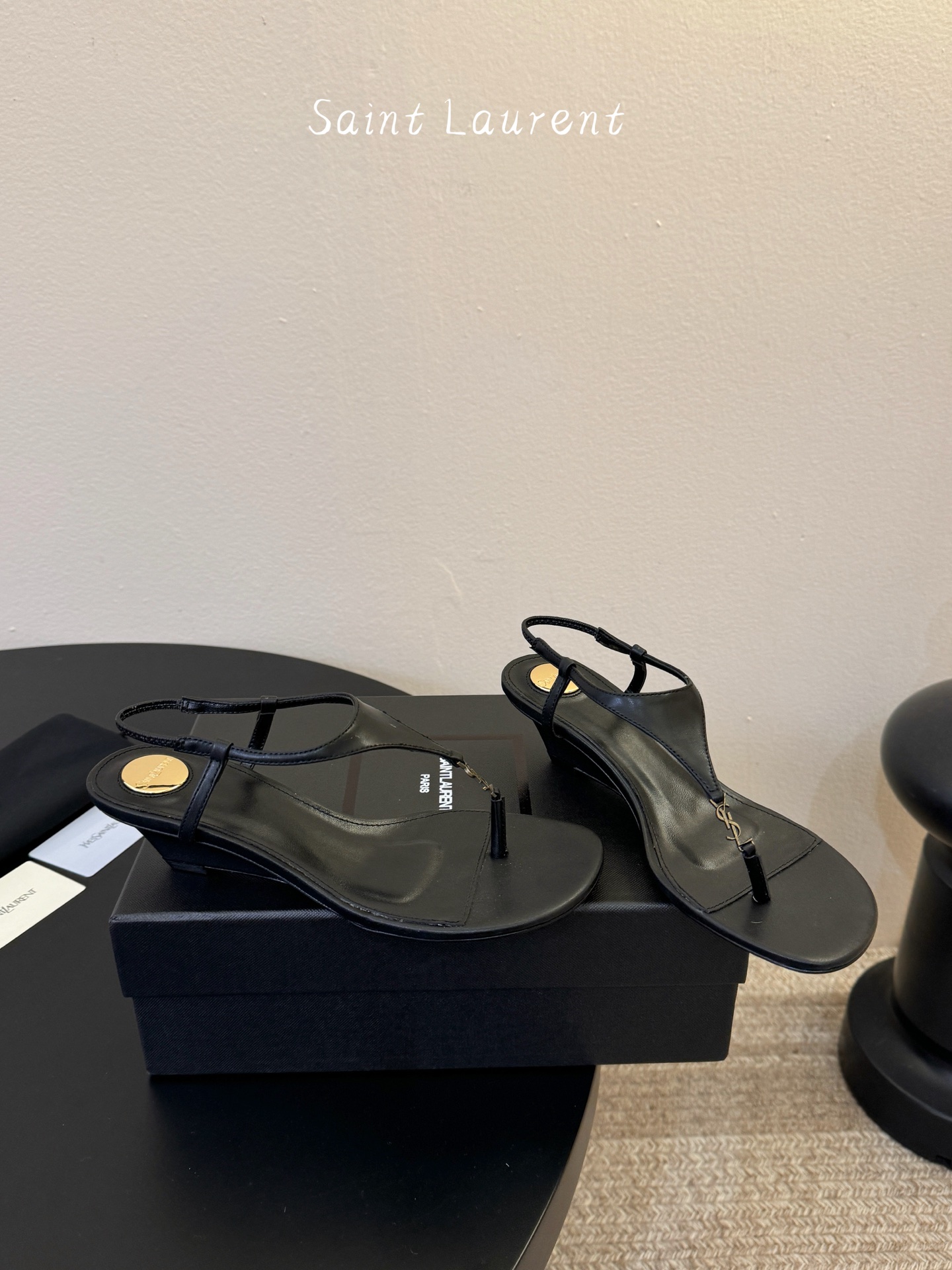 YSL 圣罗兰 SAINT LAURENT 新款凉鞋很难不爱这款啊... 真的炒鸡喜欢！懂货的姐妹可以 