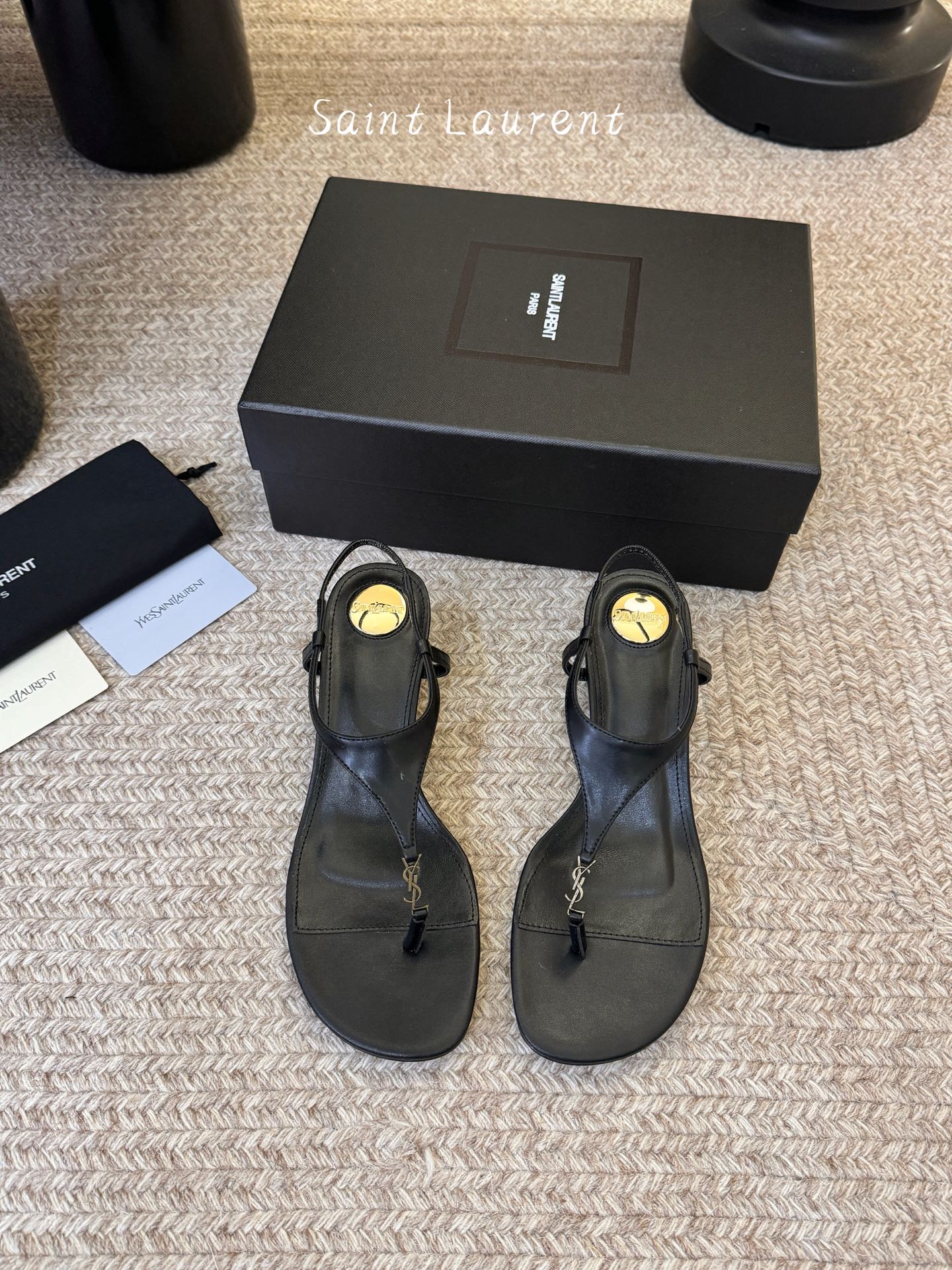 NO:789220,YSL Saint Laurent SAINT LAURENT new sandals It's hard not to love these... I really like them!  Sisters who know something can compare. Upper imported cowhide, foot pads, sheepskin, Italian genuine leather outsole, size 34-42 (34 40 41 42 customized, non-returnable), split-toe shoes, saint laurent, saint laurent, saint laurent, sandals, cowhide, sheepskin, Leather soles19860909YSL 圣罗兰 SAINT LAURENT 新款凉鞋 很难不爱这款啊... 真的炒鸡喜欢！ 懂货的姐妹可以 对比噢. 鞋面 进口牛皮 垫脚 羊皮 意大利真皮大底 码数 34-42（34 40 41 42 定制不退换）,分趾鞋,saint laurent,saint laurent,saint laurent,sandals,cowhide,sheepskin,Leather soles,Women's Shoes