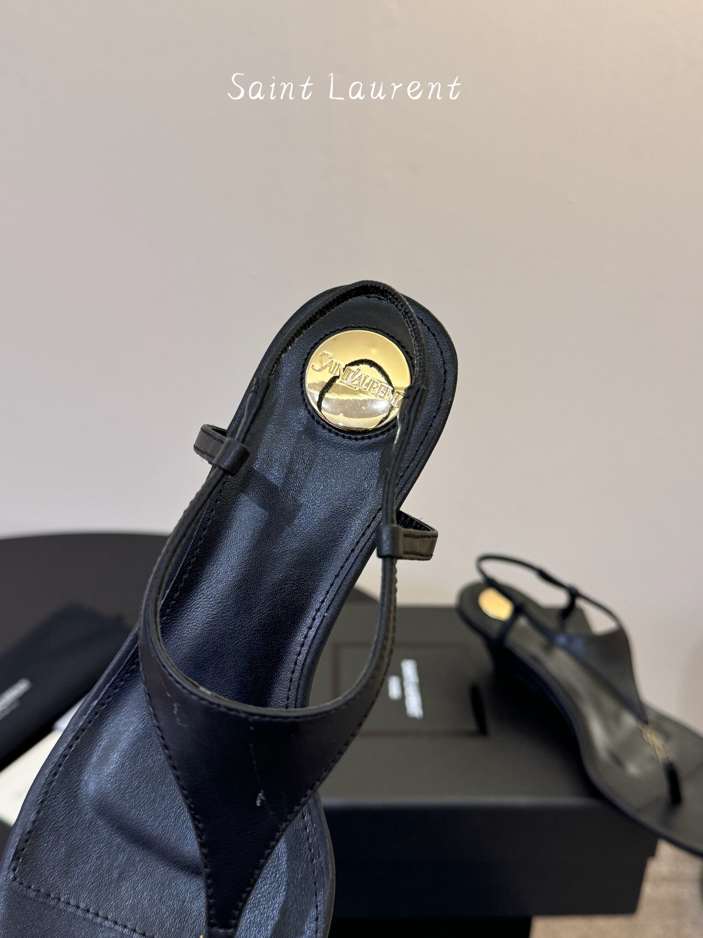 YSL 圣罗兰 SAINT LAURENT 新款凉鞋很难不爱这款啊... 真的炒鸡喜欢！懂货的姐妹可以 