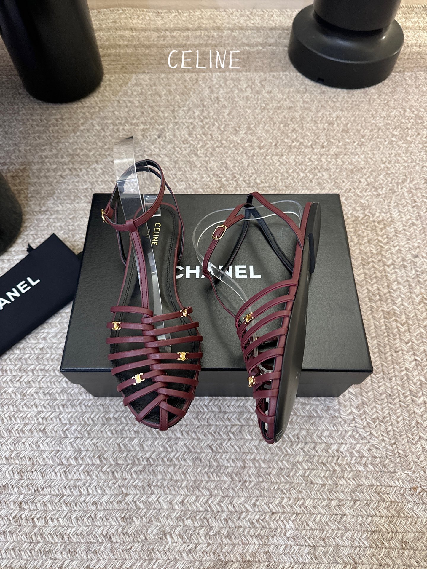 平底Celine春夏凯旋门时装鞋 柔美的露脚设计，脚踝绑带。上脚真的超级显瘦超级美 C家特定的精致凯旋门