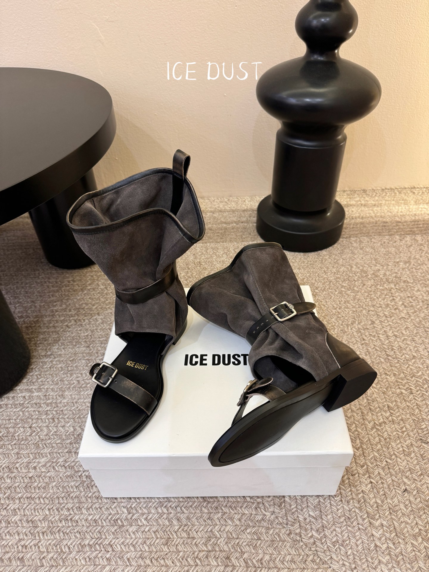 ice dust26春夏时髦单品做旧堆堆凉靴宽松腿围遮小腿，一双可以塞一切裤子的凉靴，酷飒有范儿，很好看