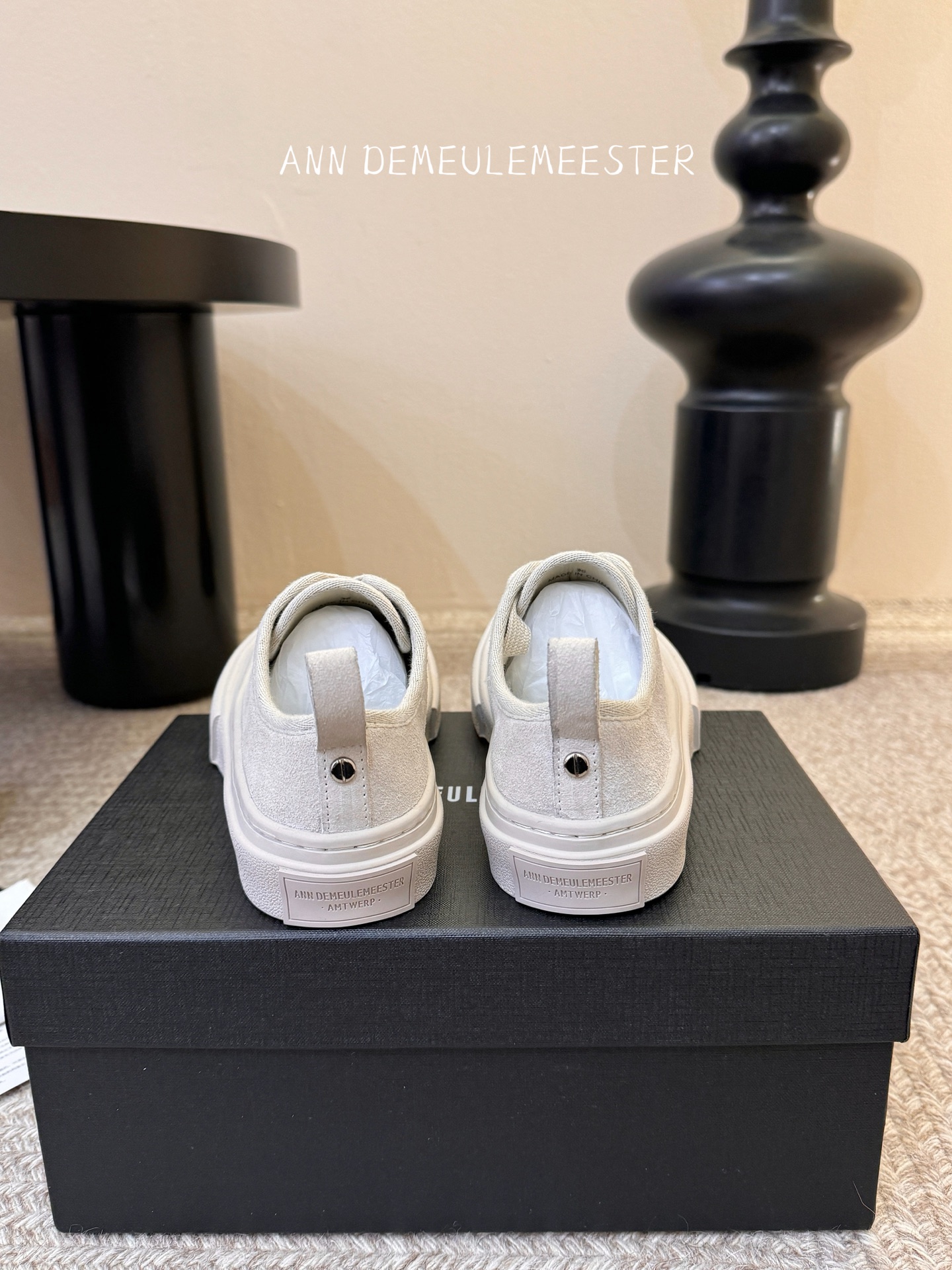 ANNDEMEULEMEESTE* 早春新款贝壳头帆布鞋这双厚底贝壳头帆布鞋，是无数明星、博主的日常穿搭